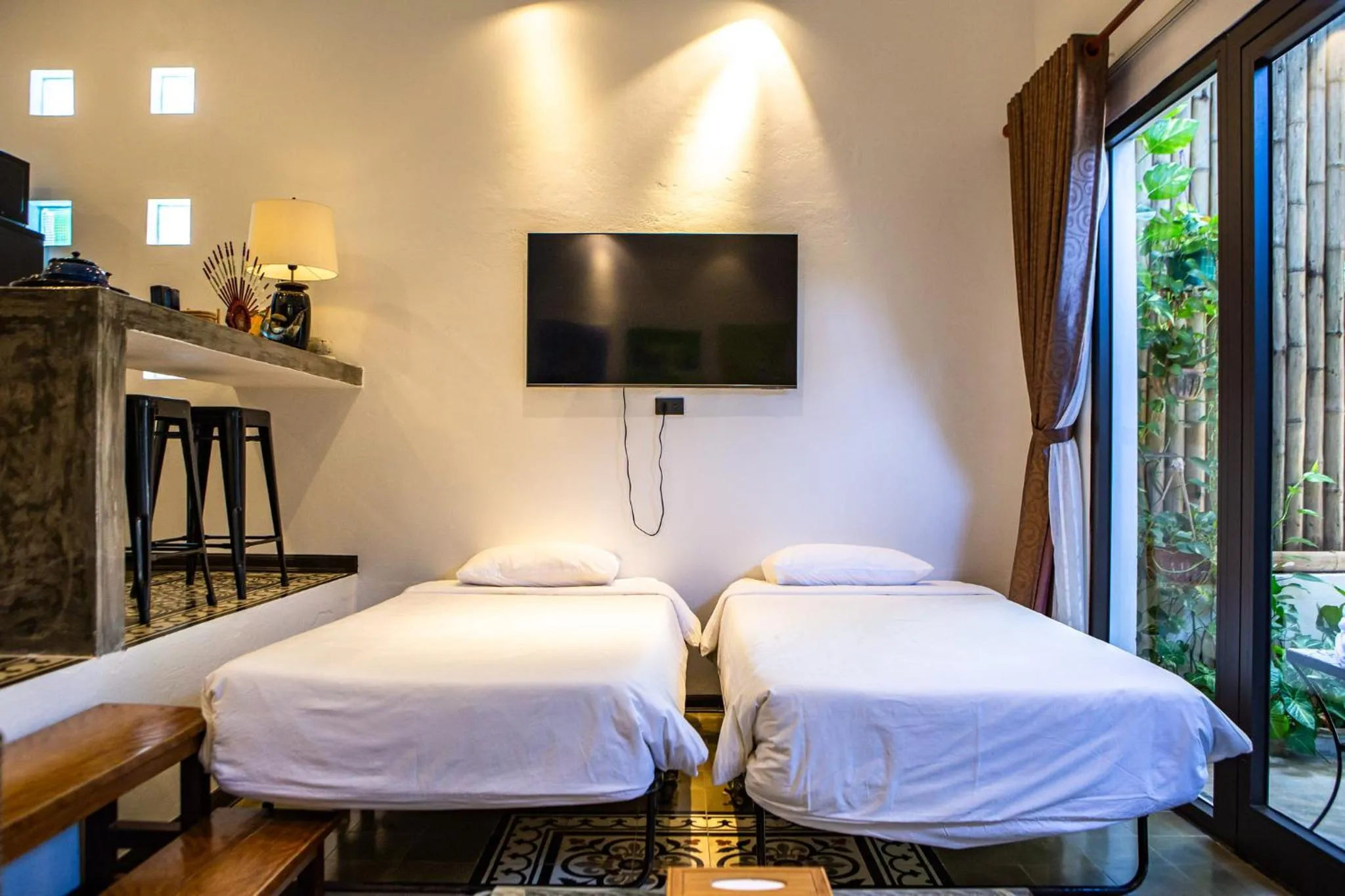 Property building, Bed in Victory Road Villas