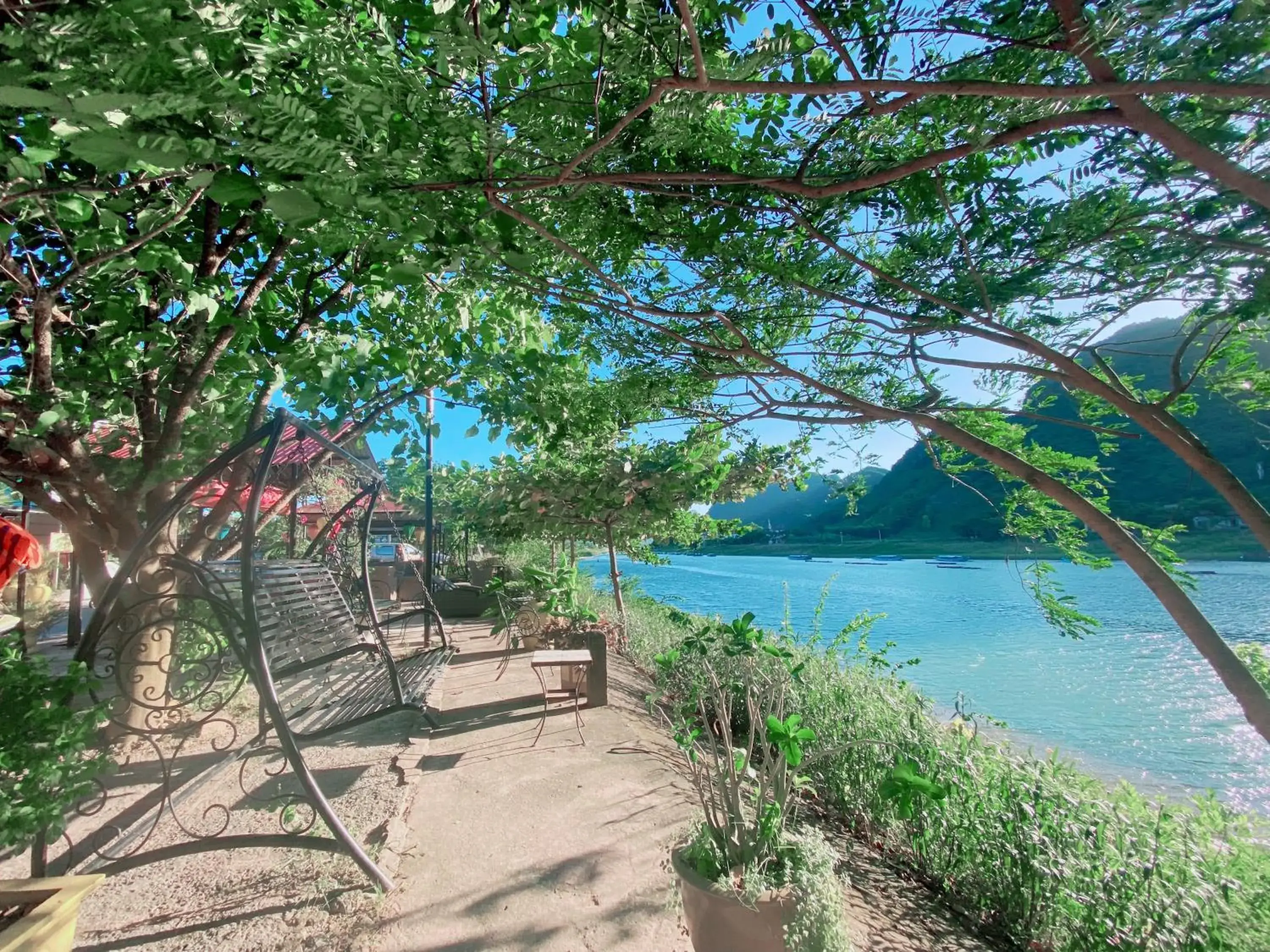 Mountain view in Victory Road Villas Mountain view in Victory Road Villas