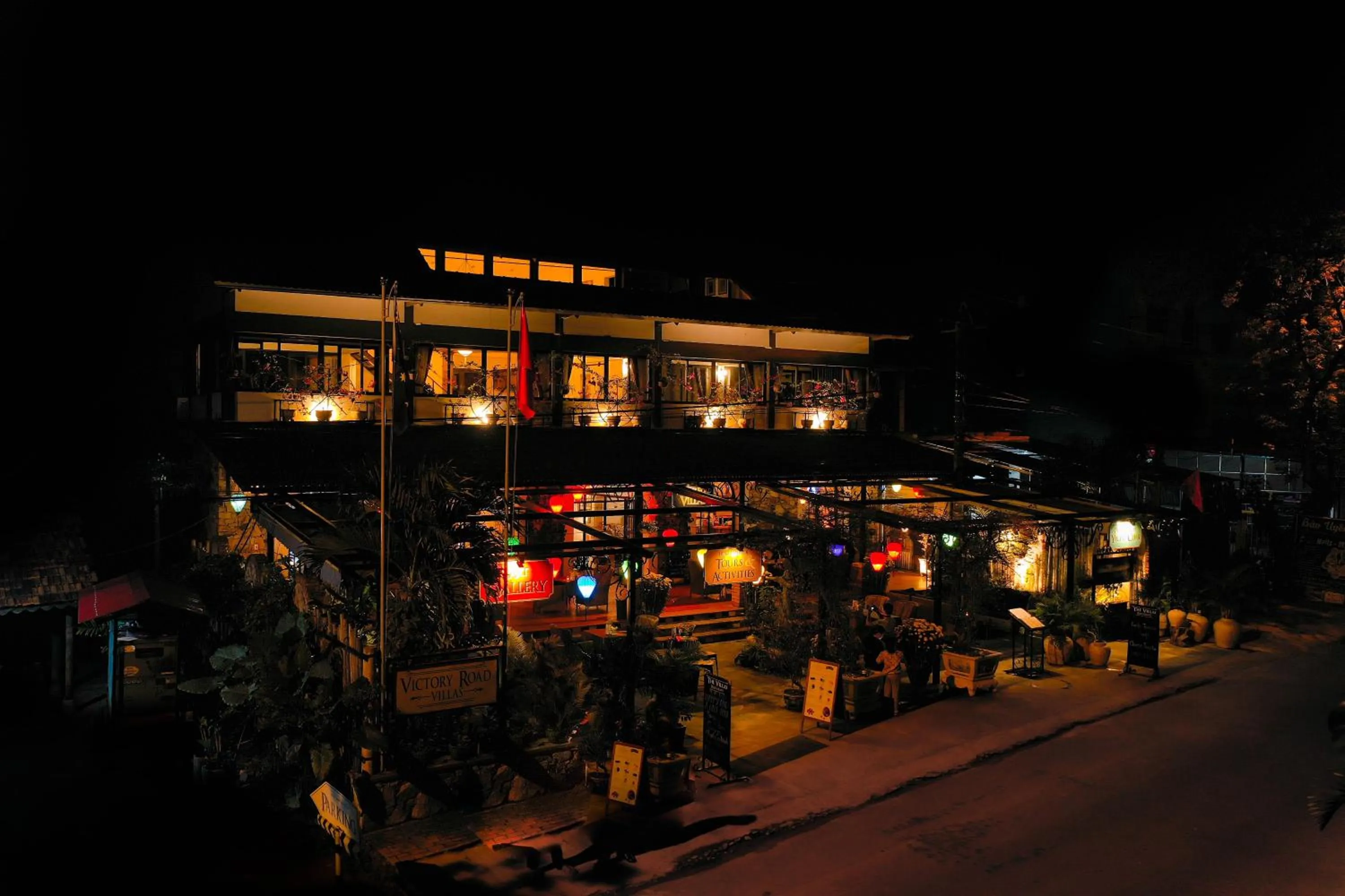 Night in Victory Road Villas