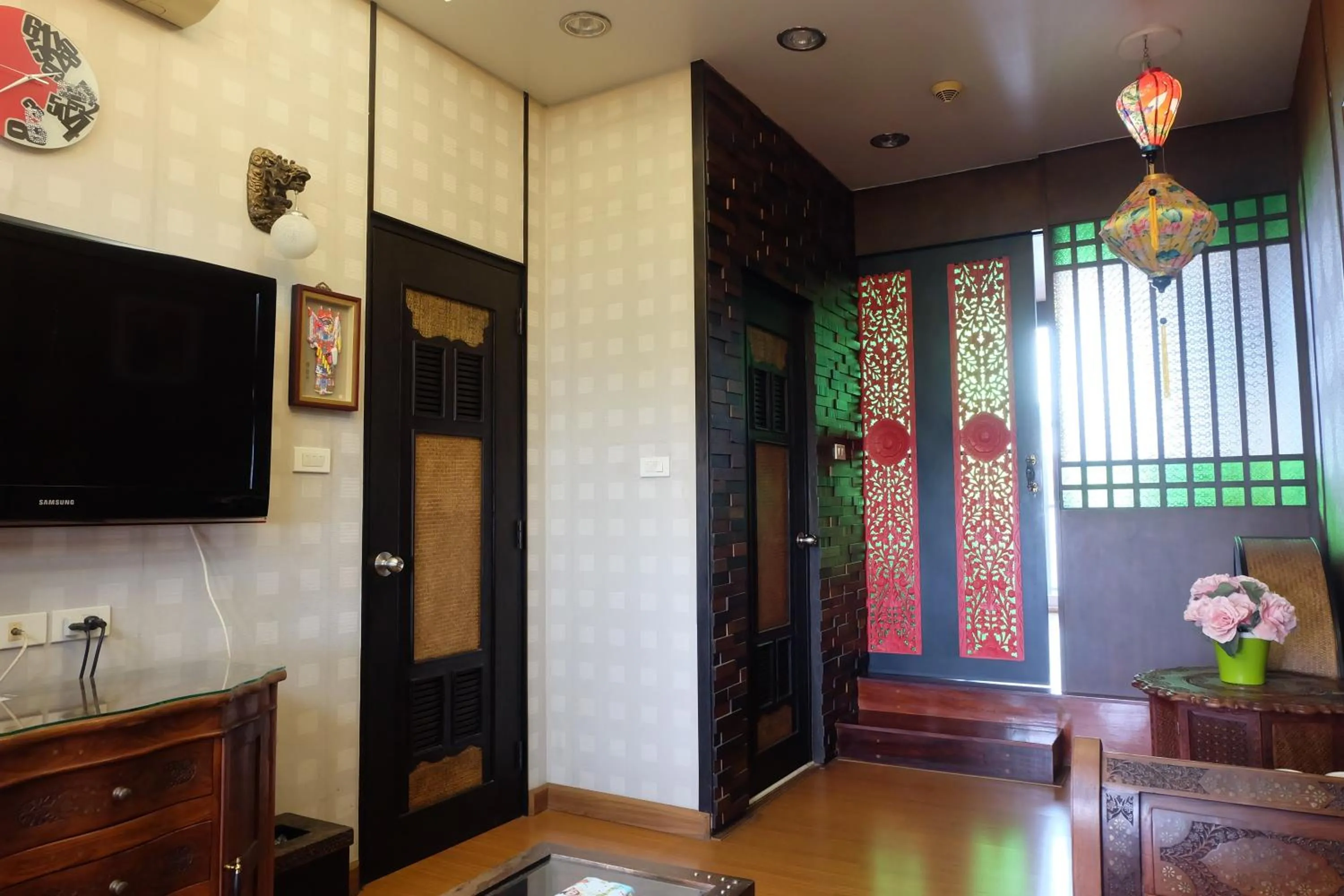 TV and multimedia in Sabai Sabai@Sukhumvit Hotel