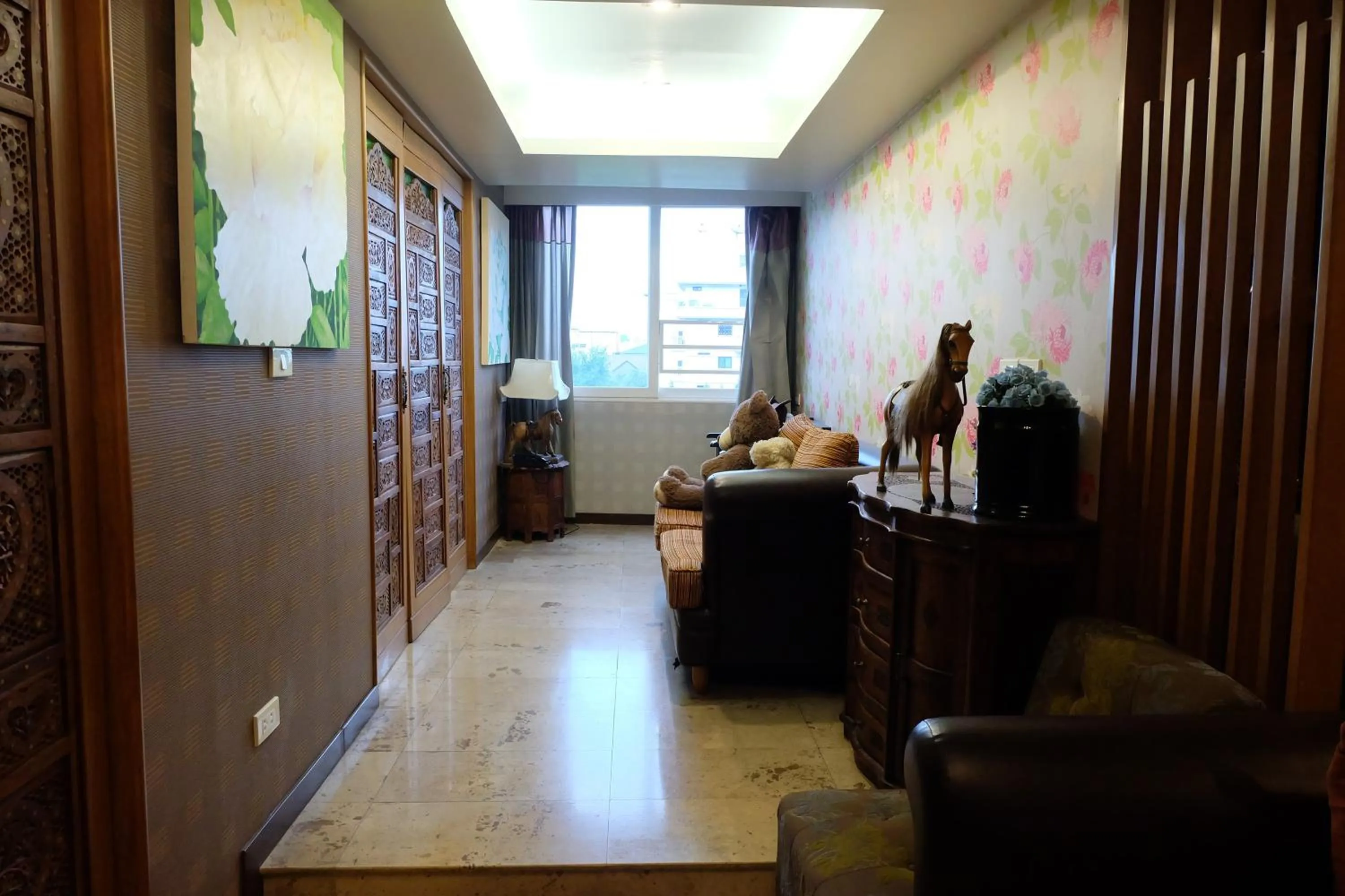 Seating area in Sabai Sabai@Sukhumvit Hotel