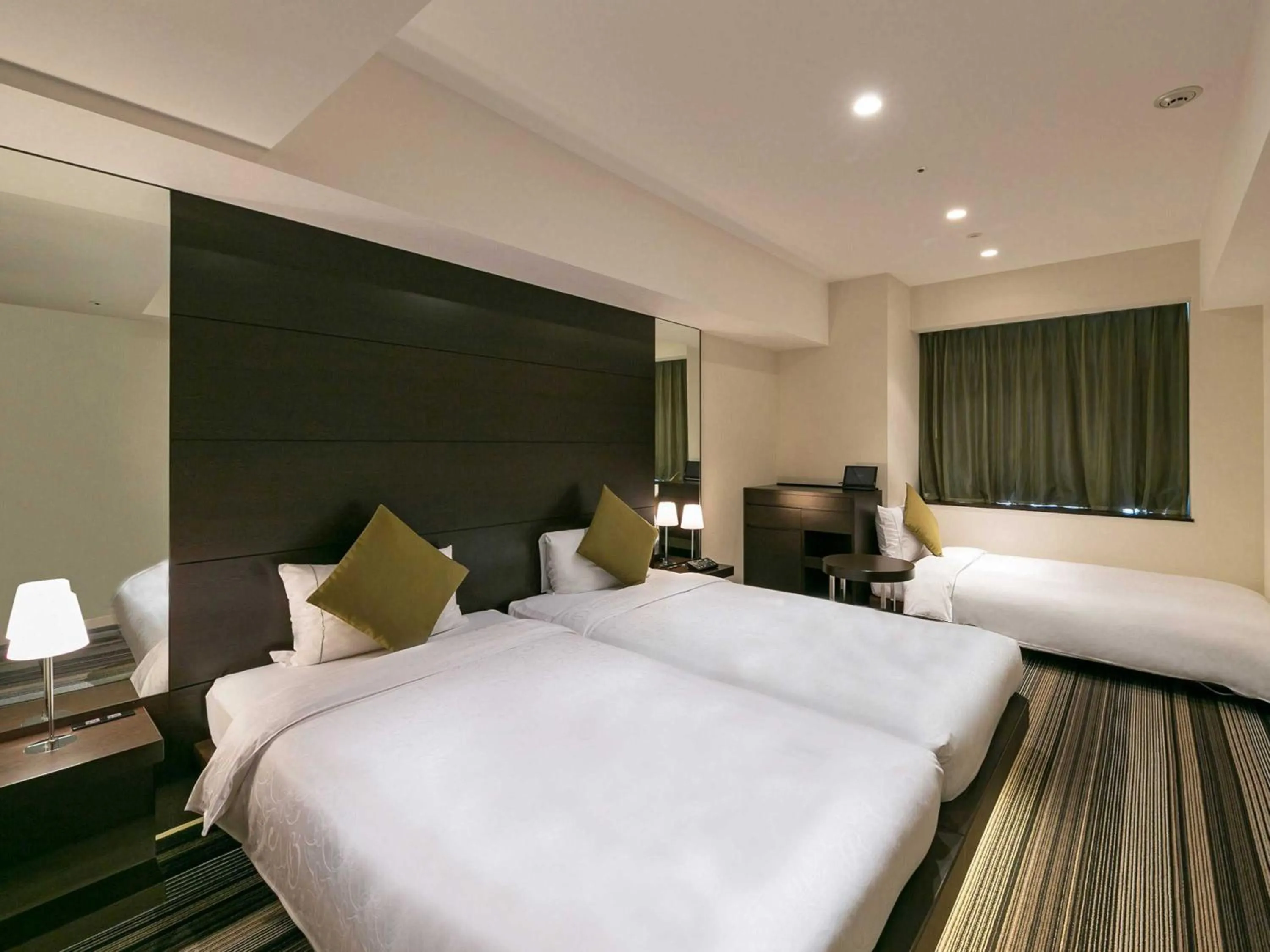 Photo of the whole room, Bed in Hotel Brighton City Osaka Kitahama