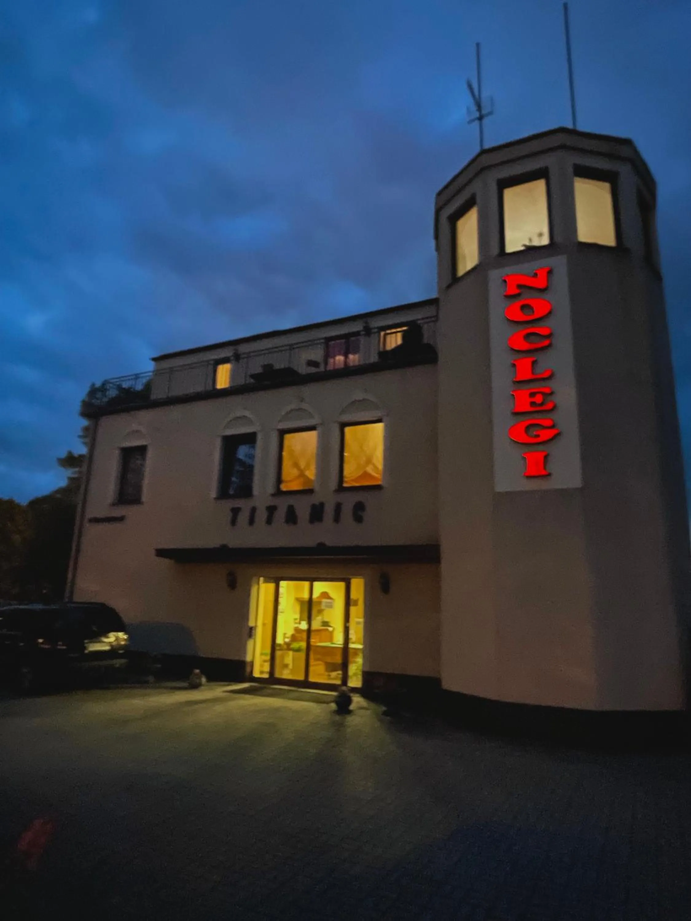 Facade/entrance in Titanic