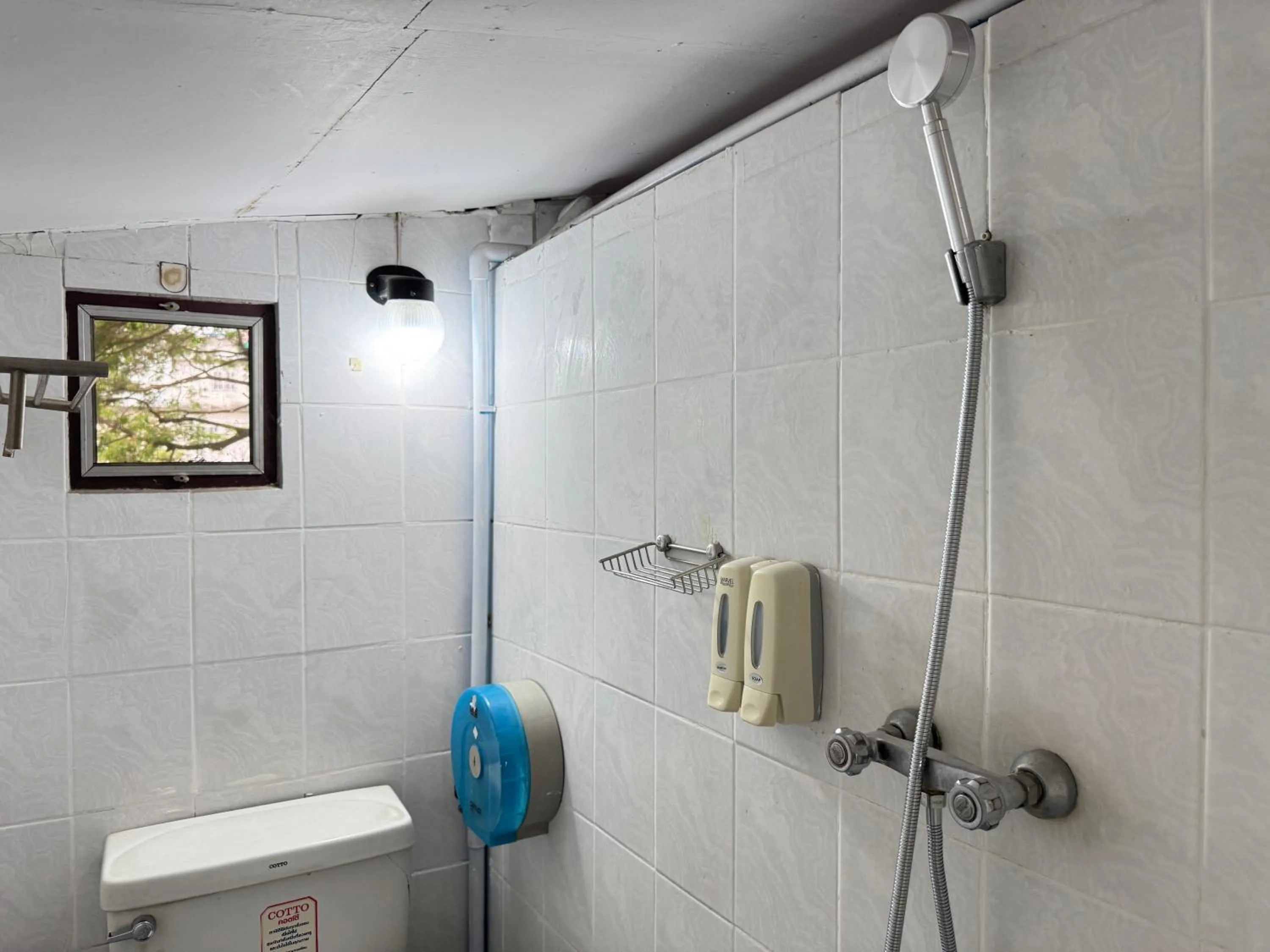 Bathroom in Lai Thai Guest House