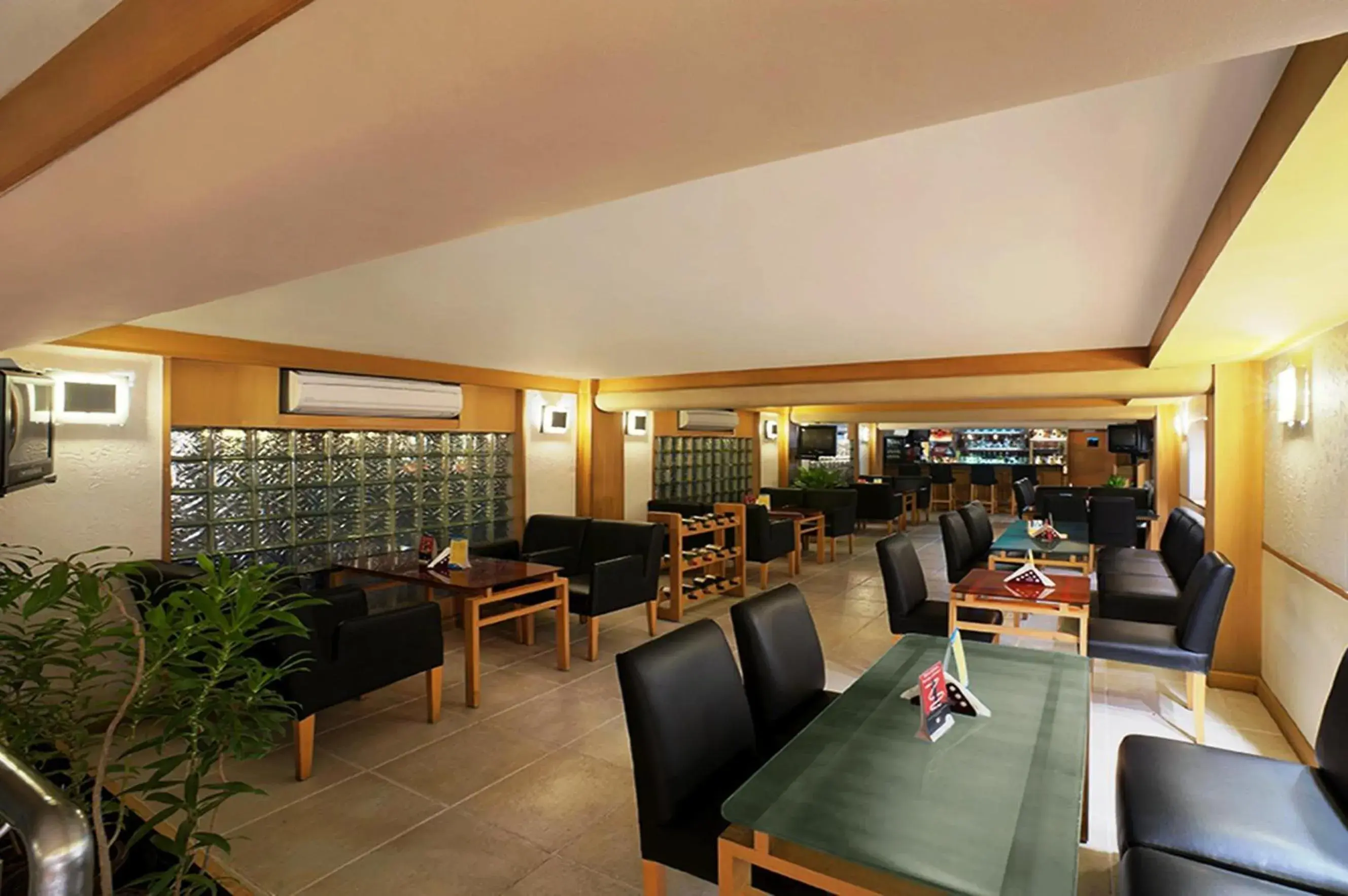 Lounge or bar in Radha Regent, Chennai Lounge or bar in Radha Regent, Chennai