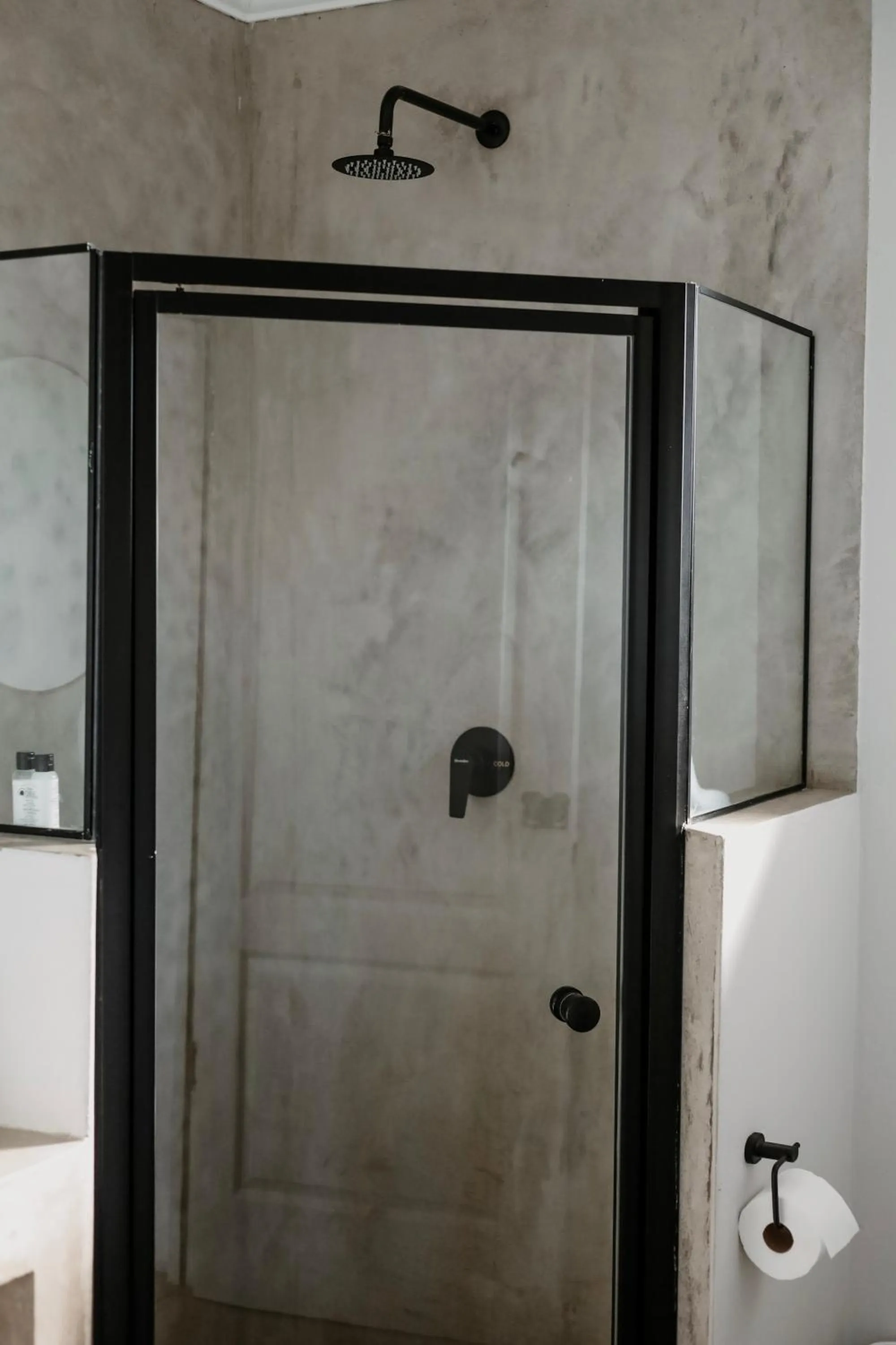 Shower in Lighthouse Guesthouse & Cafe