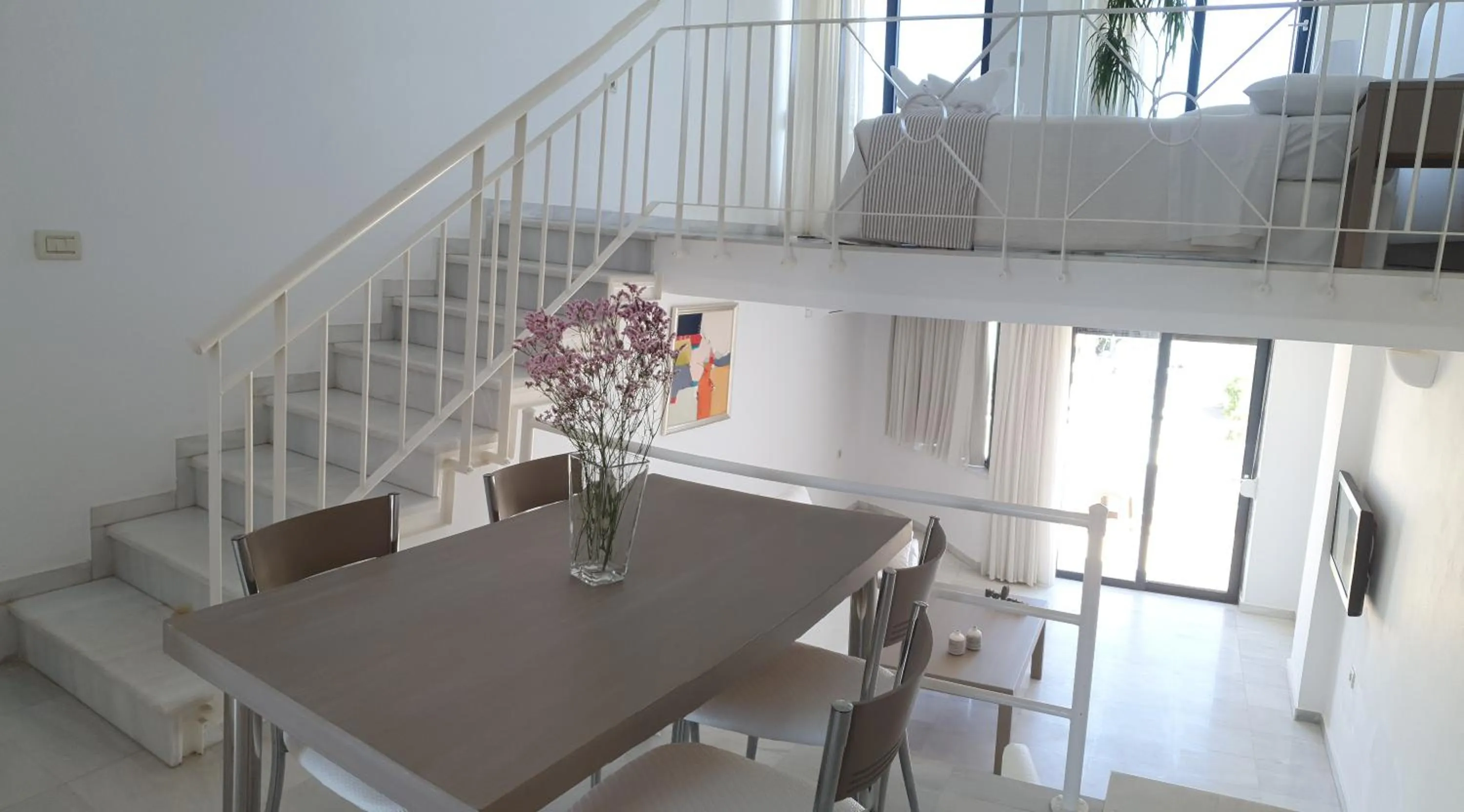 Dining area in Elizabeth Suites