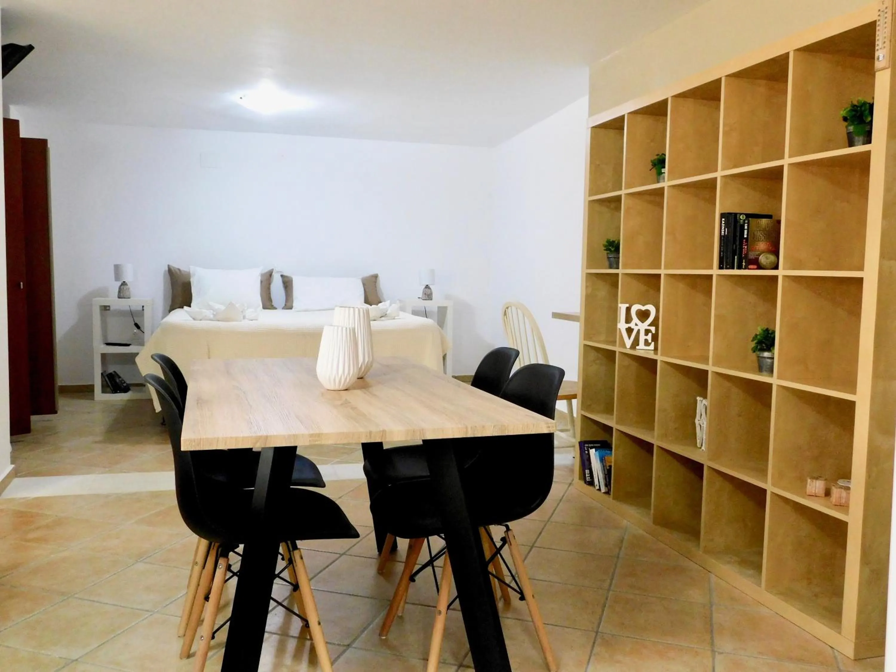 Dining area in Elizabeth Suites