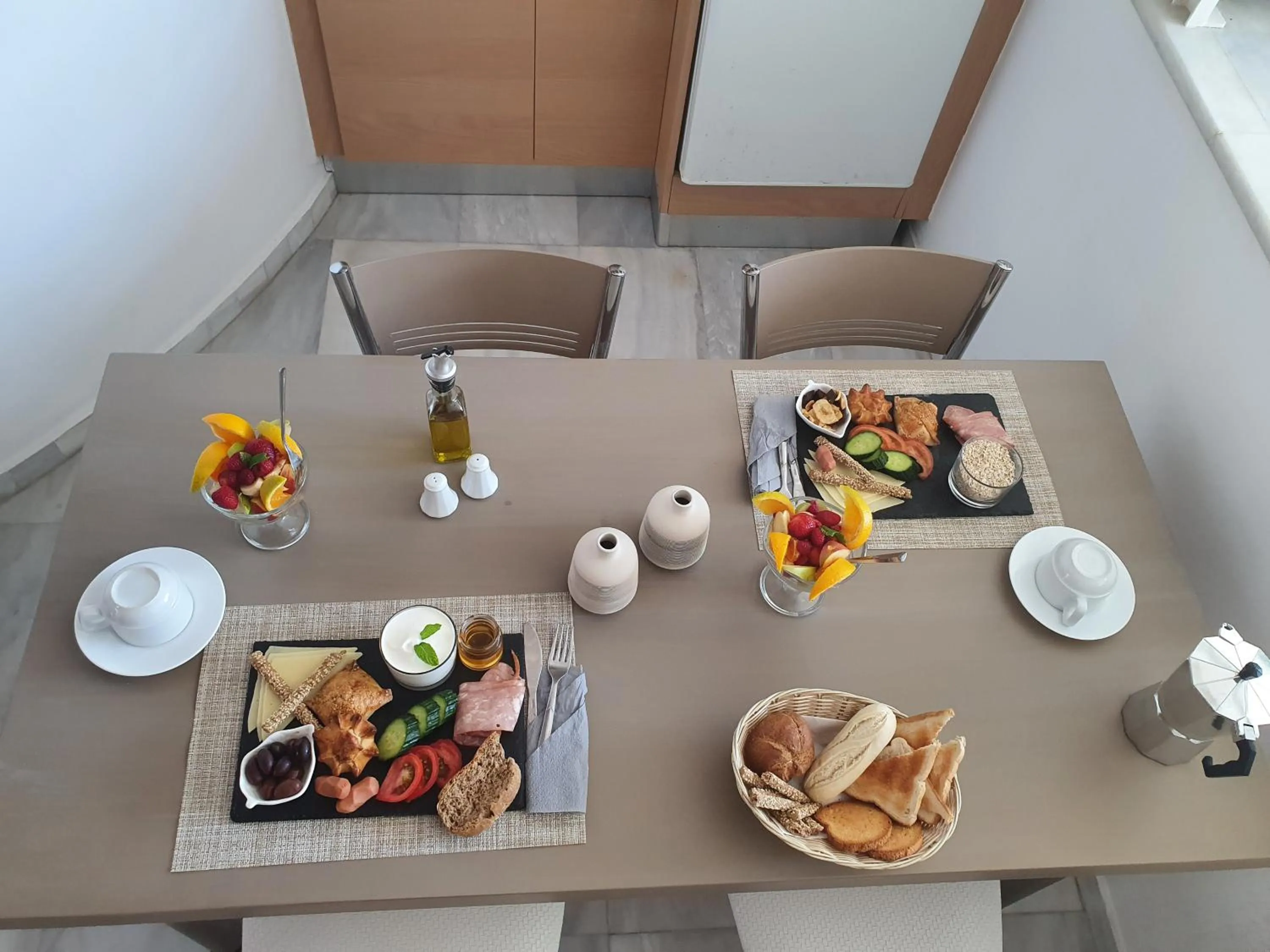 Breakfast in Elizabeth Suites