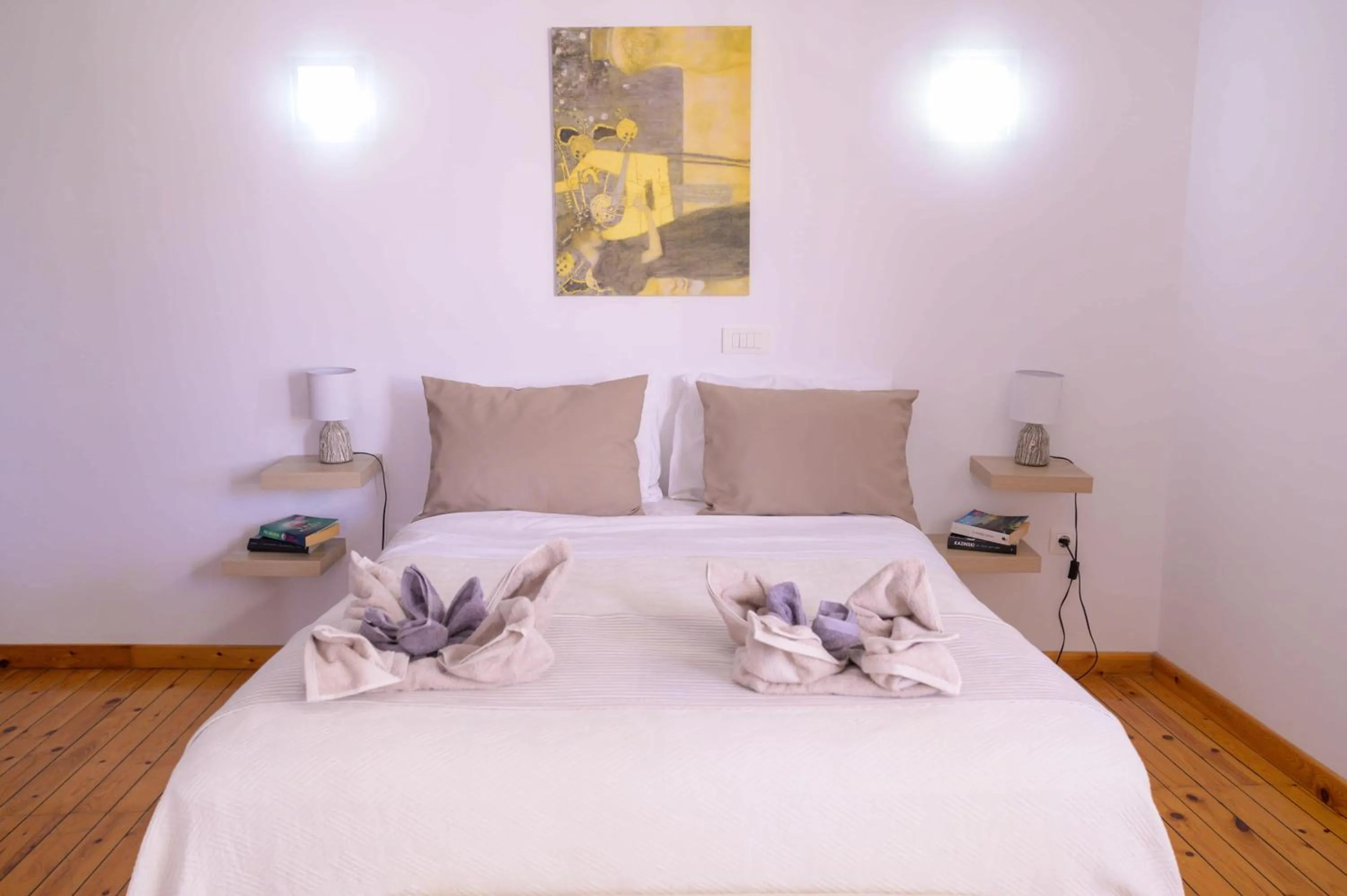 Bed in Elizabeth Suites