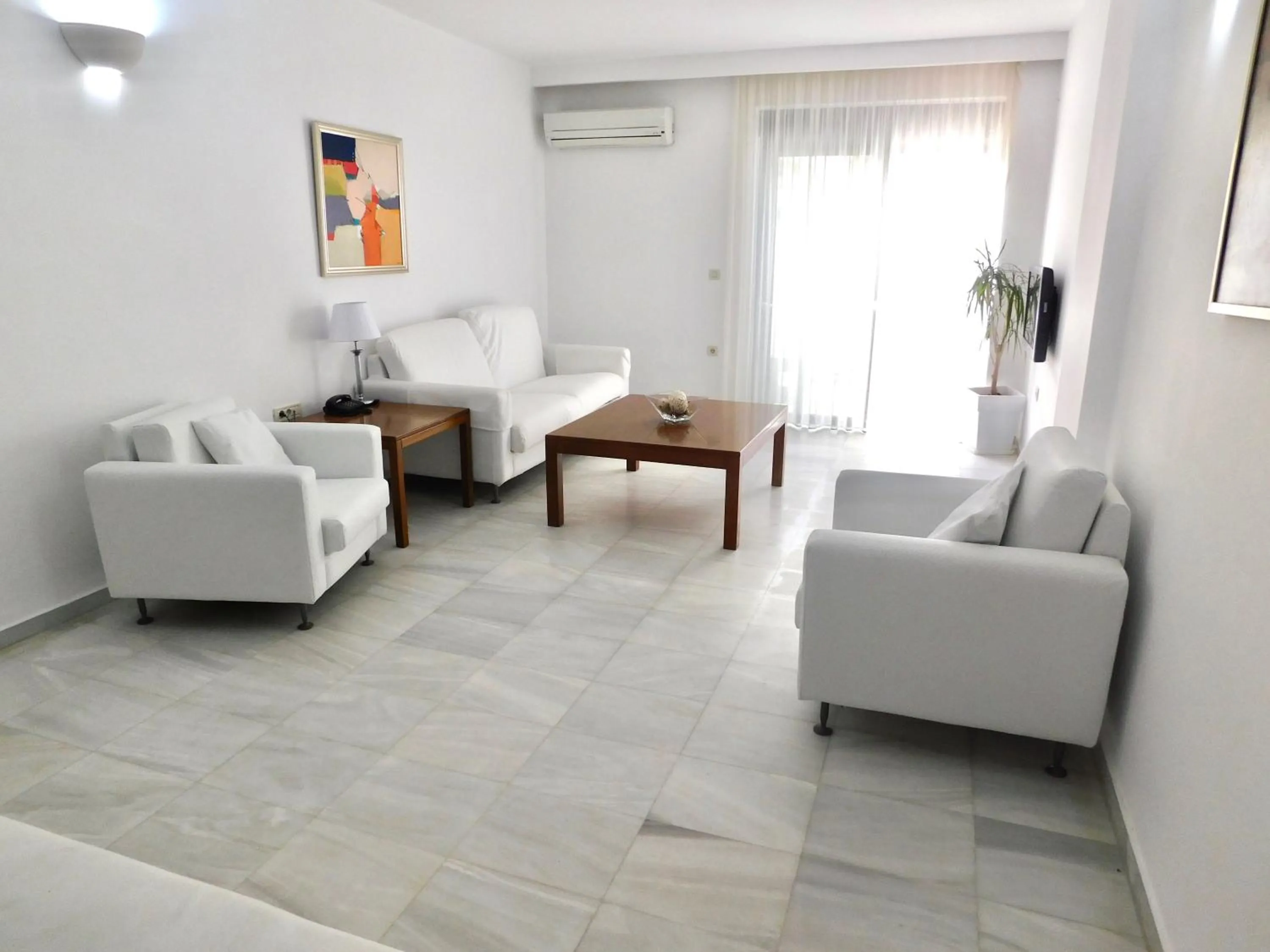 Living room in Elizabeth Suites