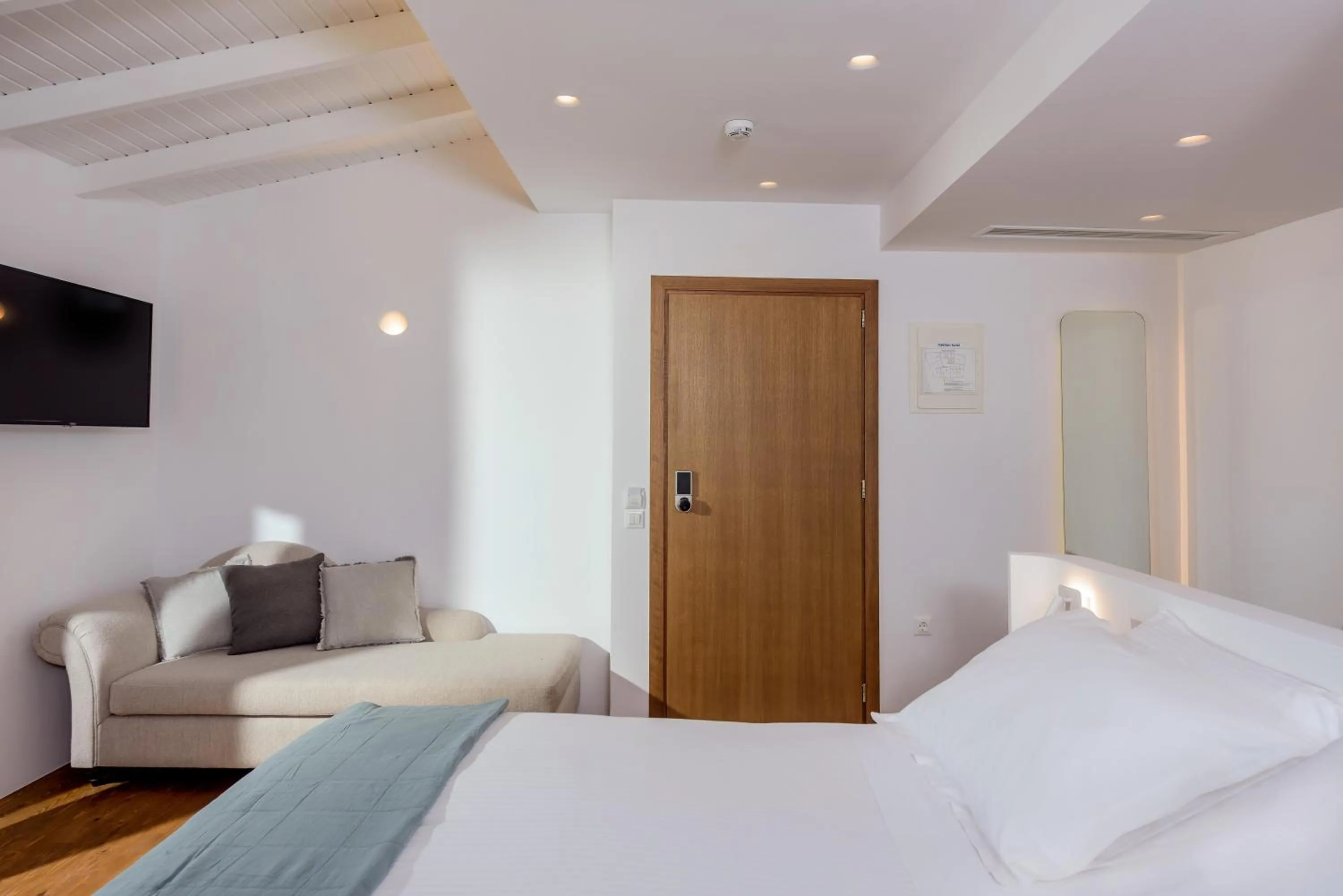 Bedroom, Bed in Iraklion Hotel