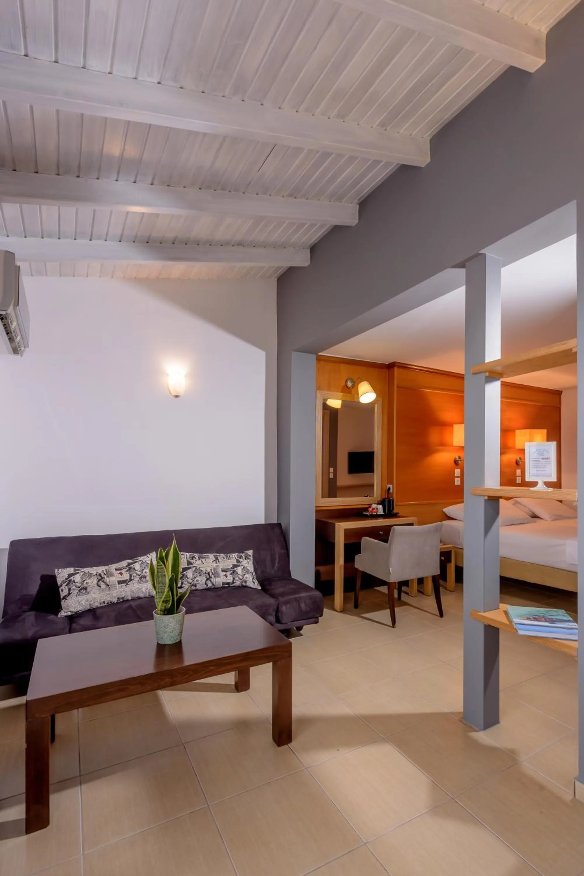 Living room, Bed in Iraklion Hotel