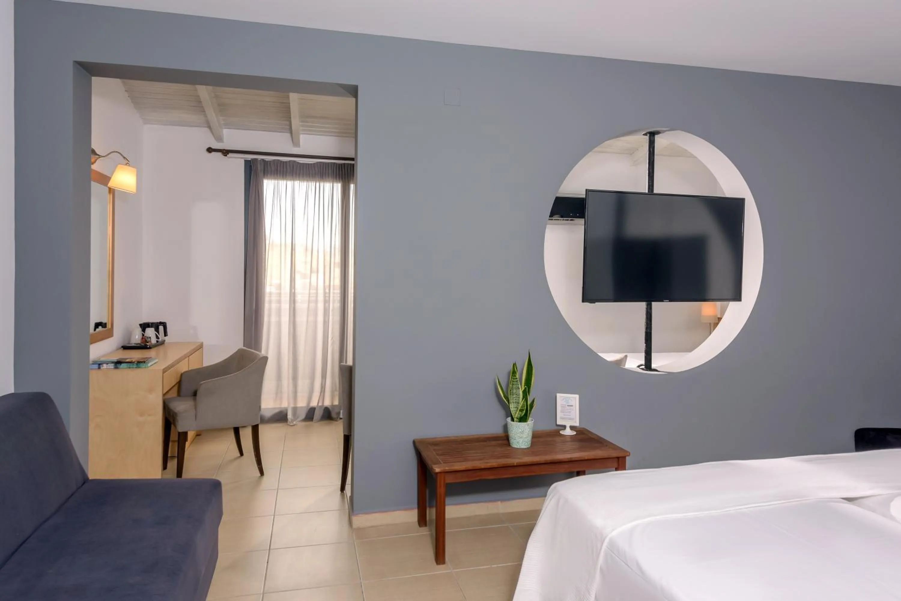 TV and multimedia, Bed in Iraklion Hotel