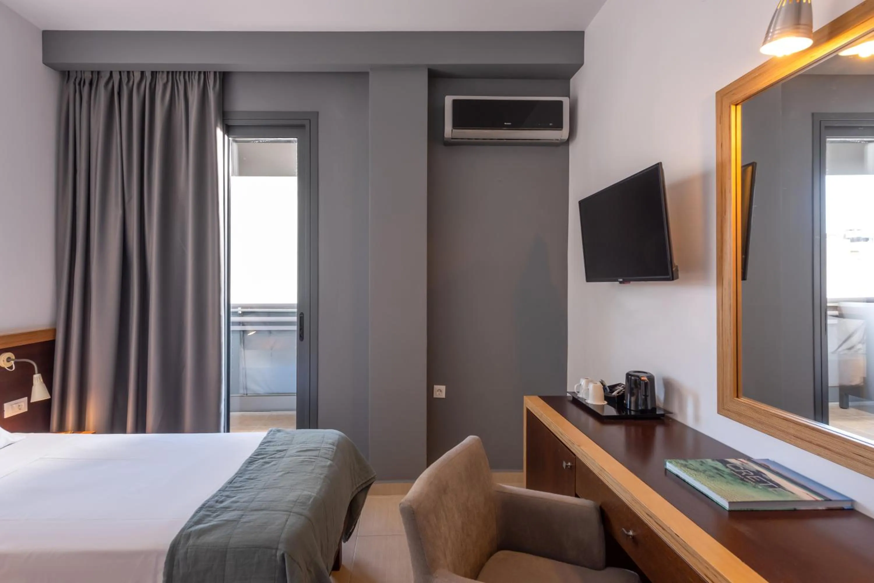 TV and multimedia, Bed in Iraklion Hotel