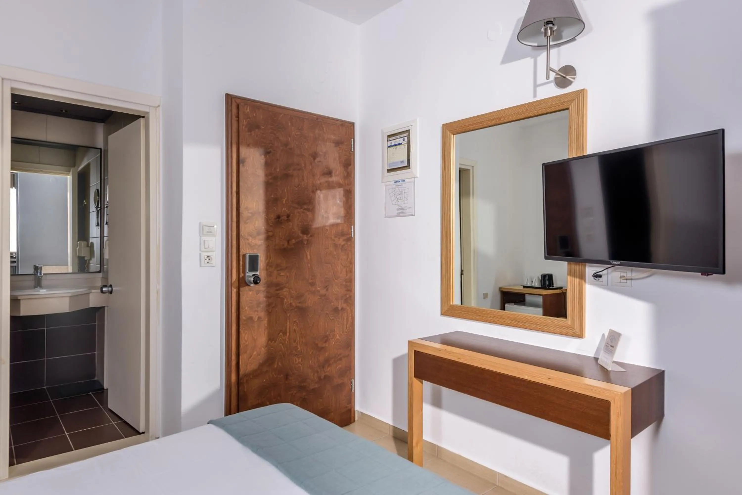 Photo of the whole room, Bed in Iraklion Hotel