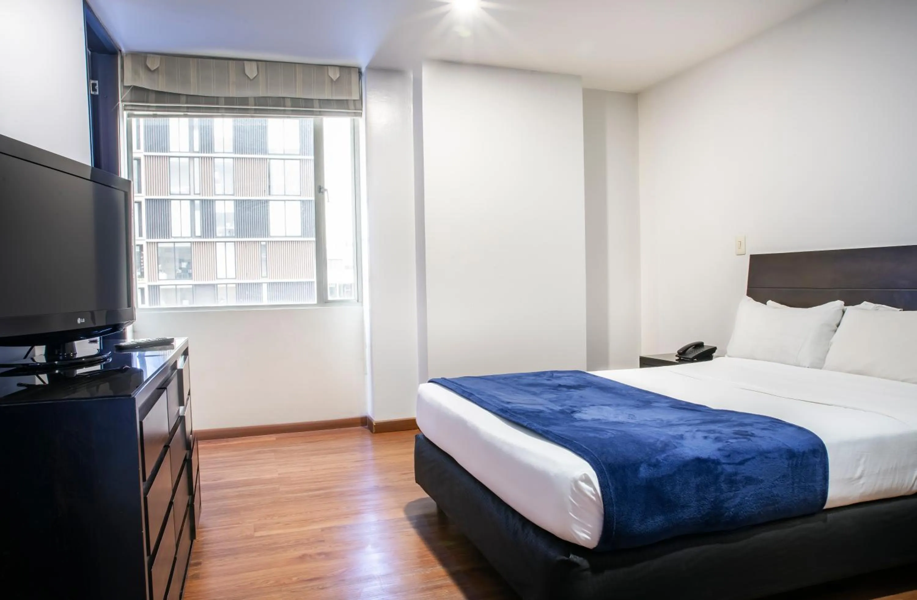 Shower, Bed in Hotel Santa Barbara Real