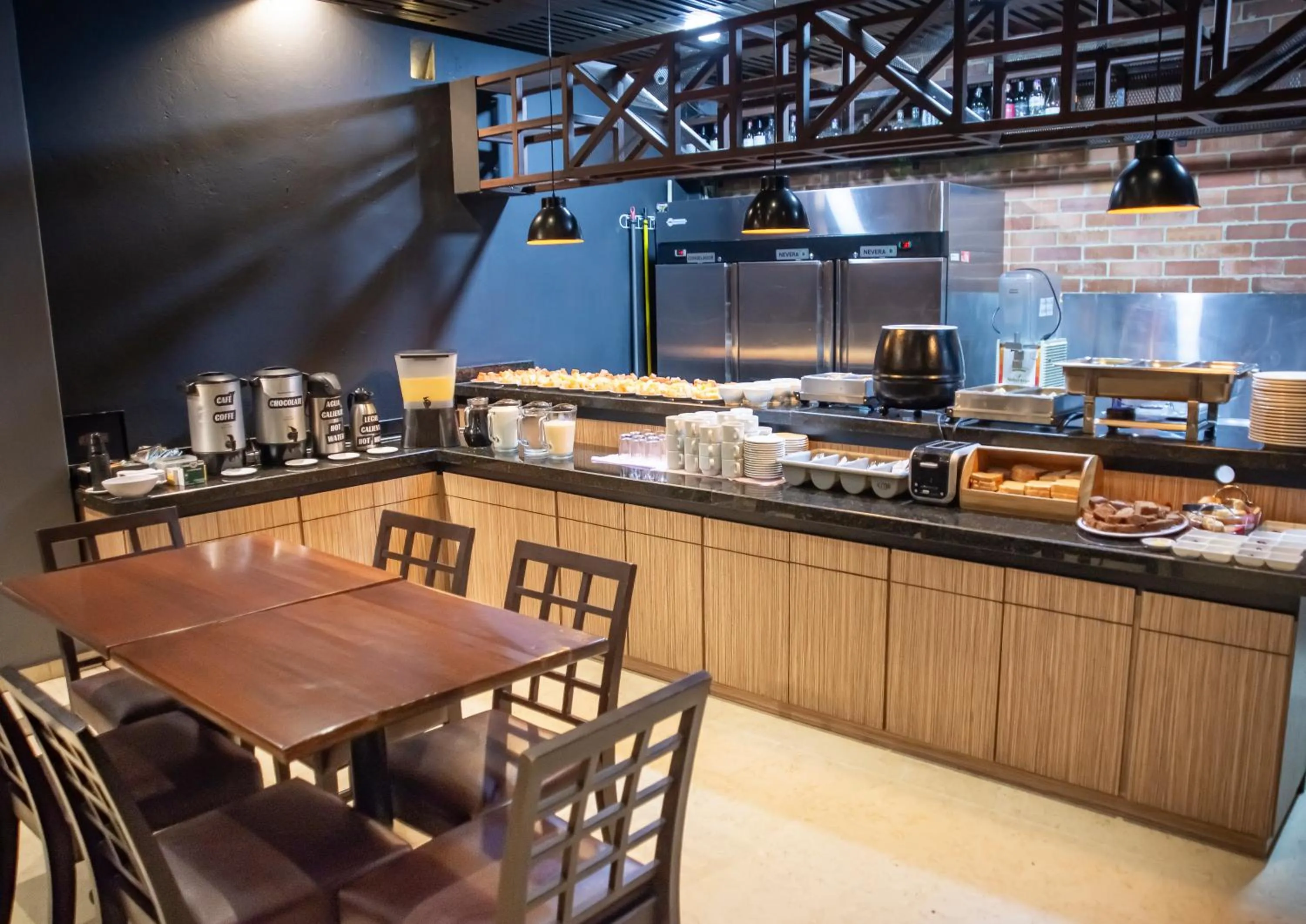 Restaurant/places to eat in Hotel Santa Barbara Real