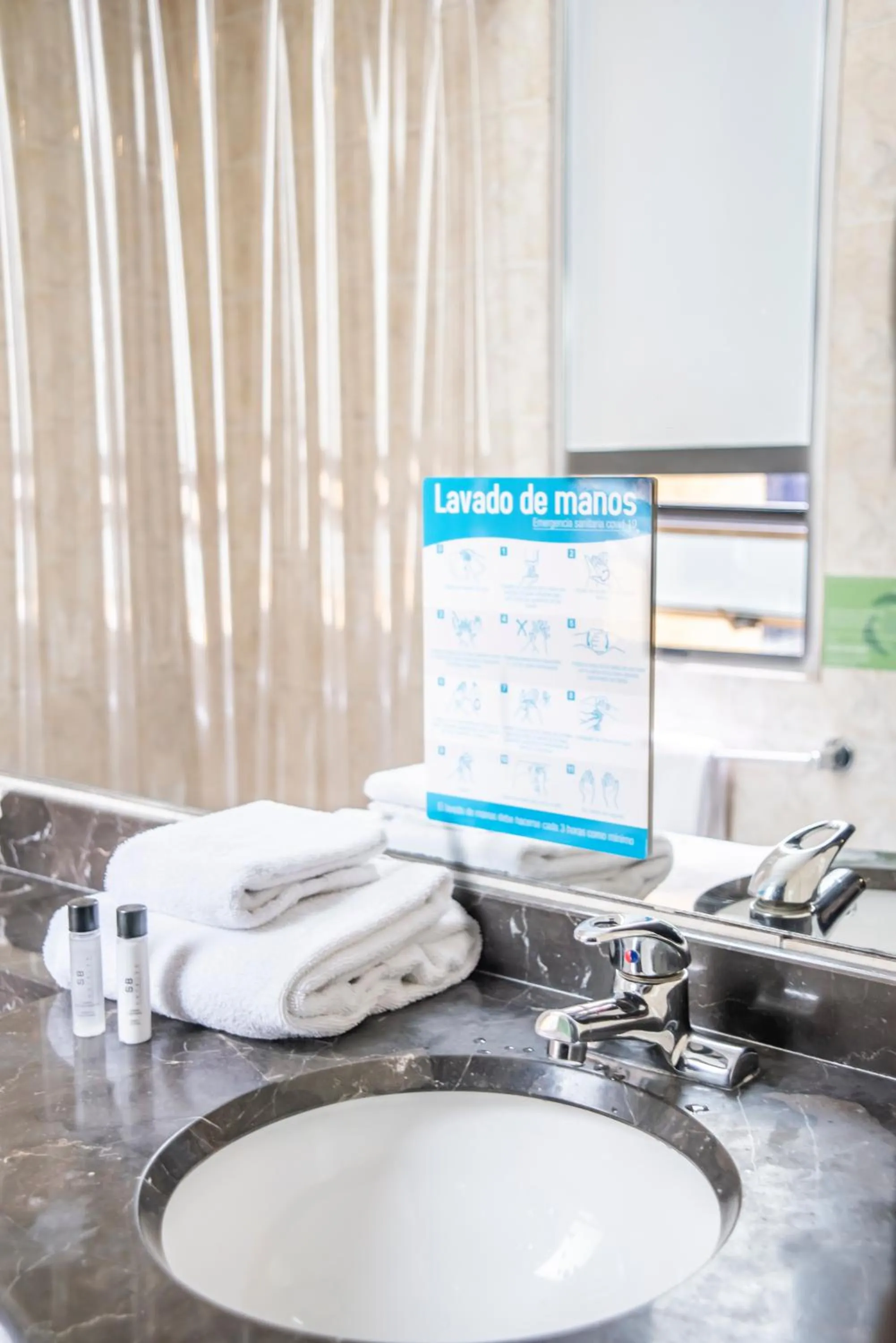 Shower in Hotel Santa Barbara Real