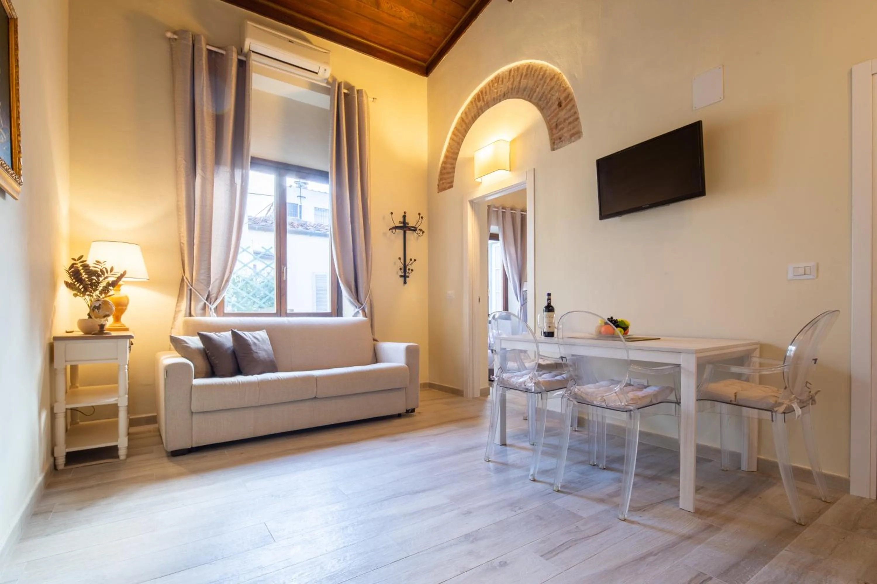 TV and multimedia in Duomo Apartments by Mmega