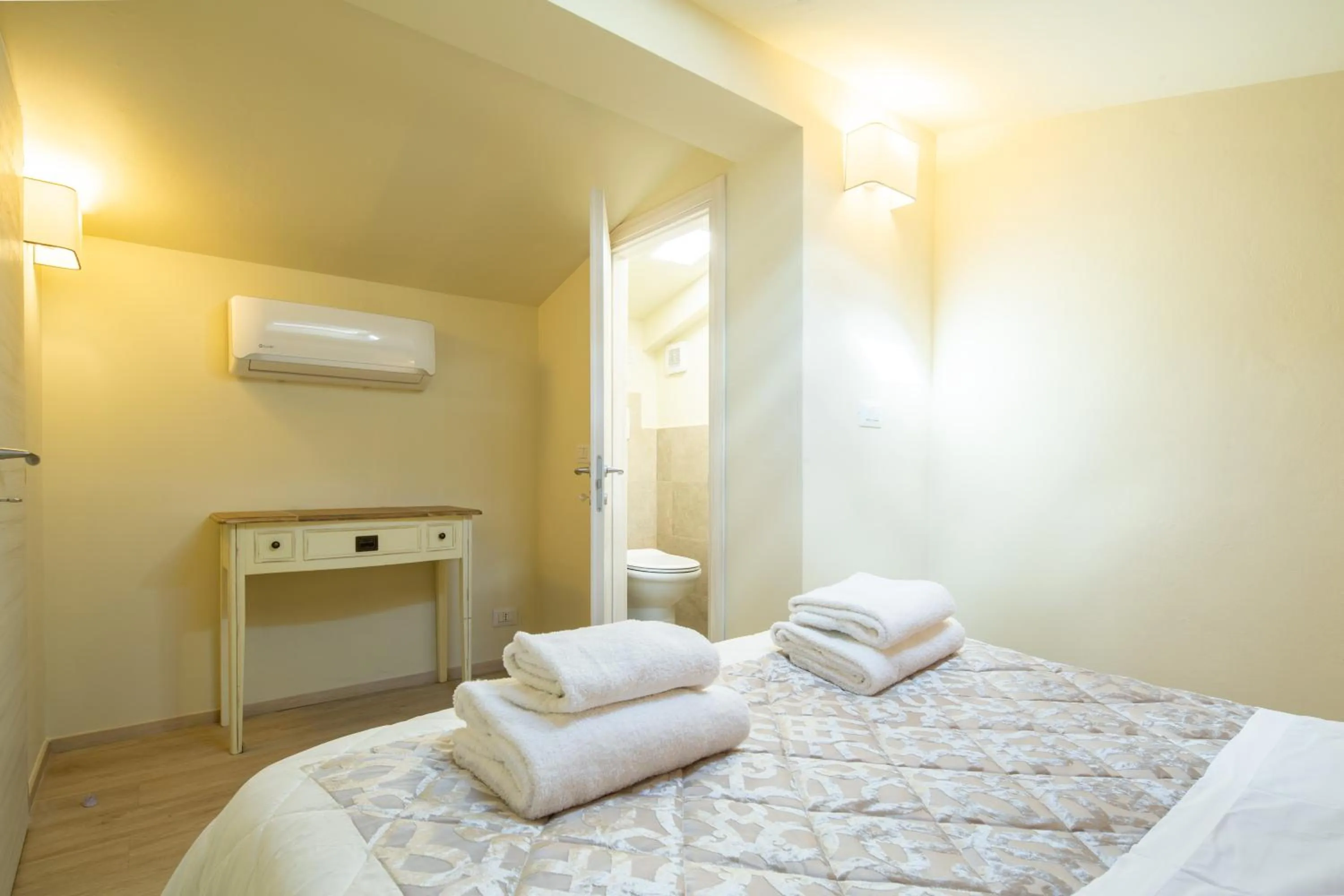 Bed in Duomo Apartments by Mmega