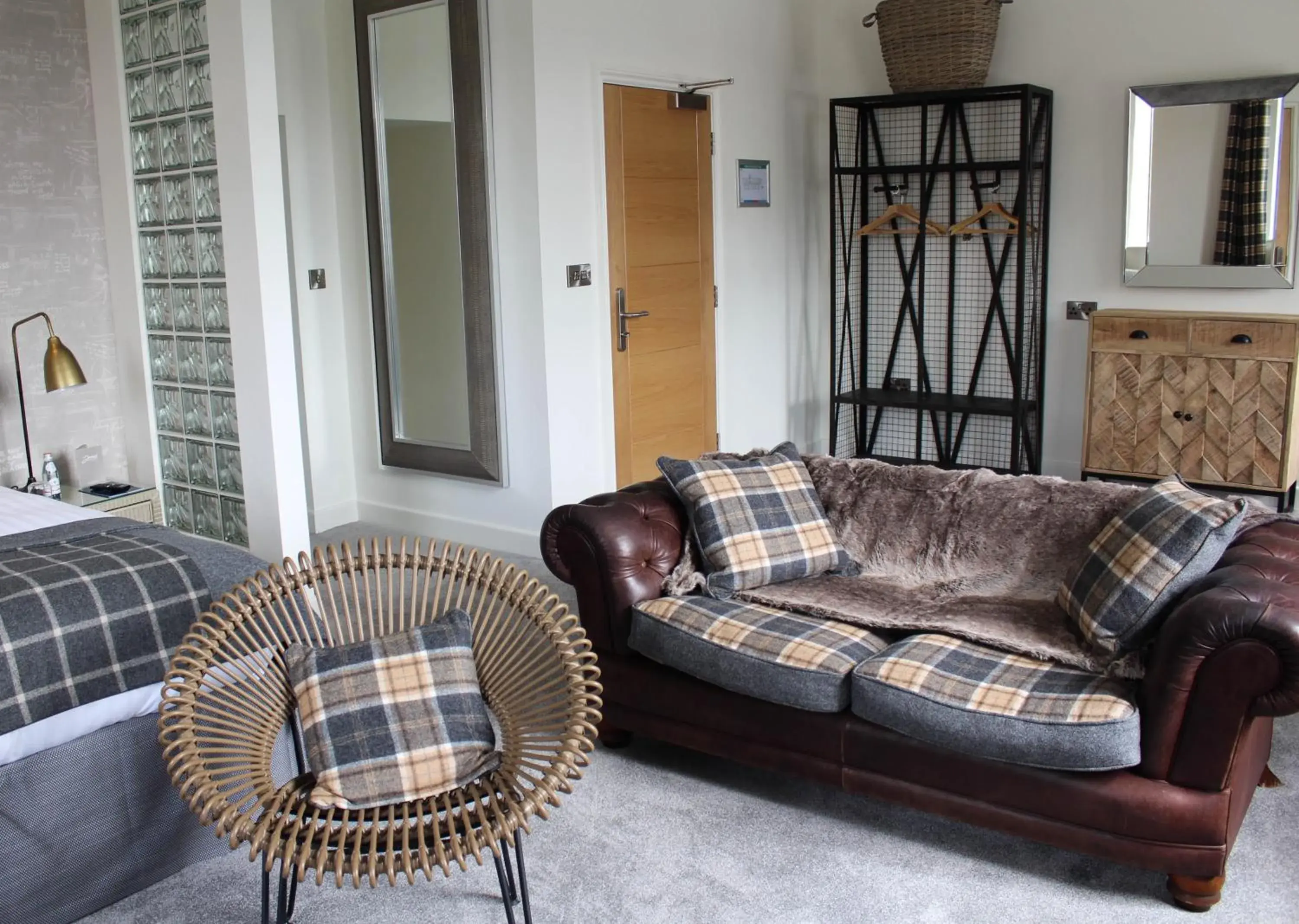 Family Suite in 1823 Spinning Block Family Suite in 1823 Spinning Block