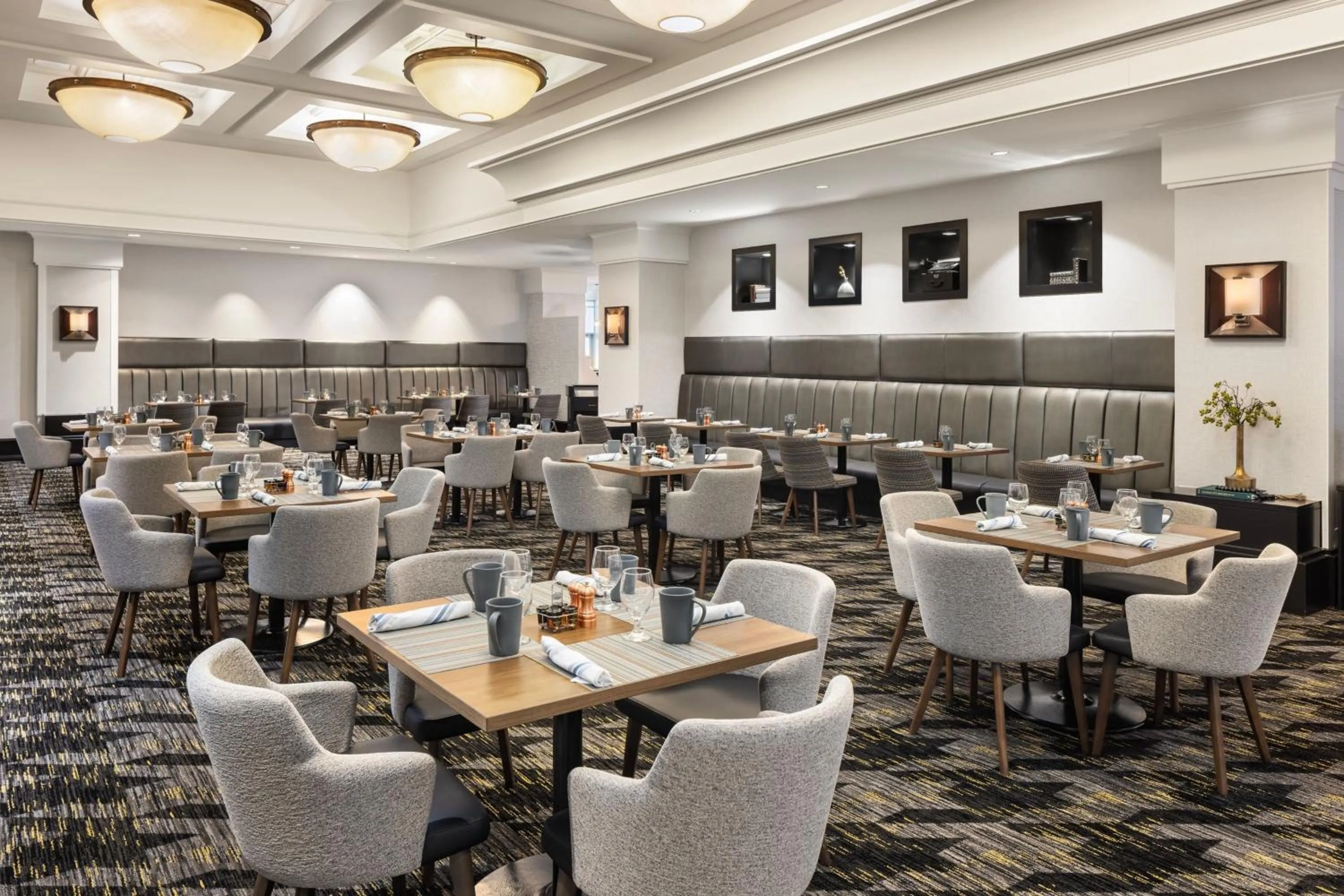 Restaurant/places to eat in Sheraton Overland Park Hotel at the Convention Center