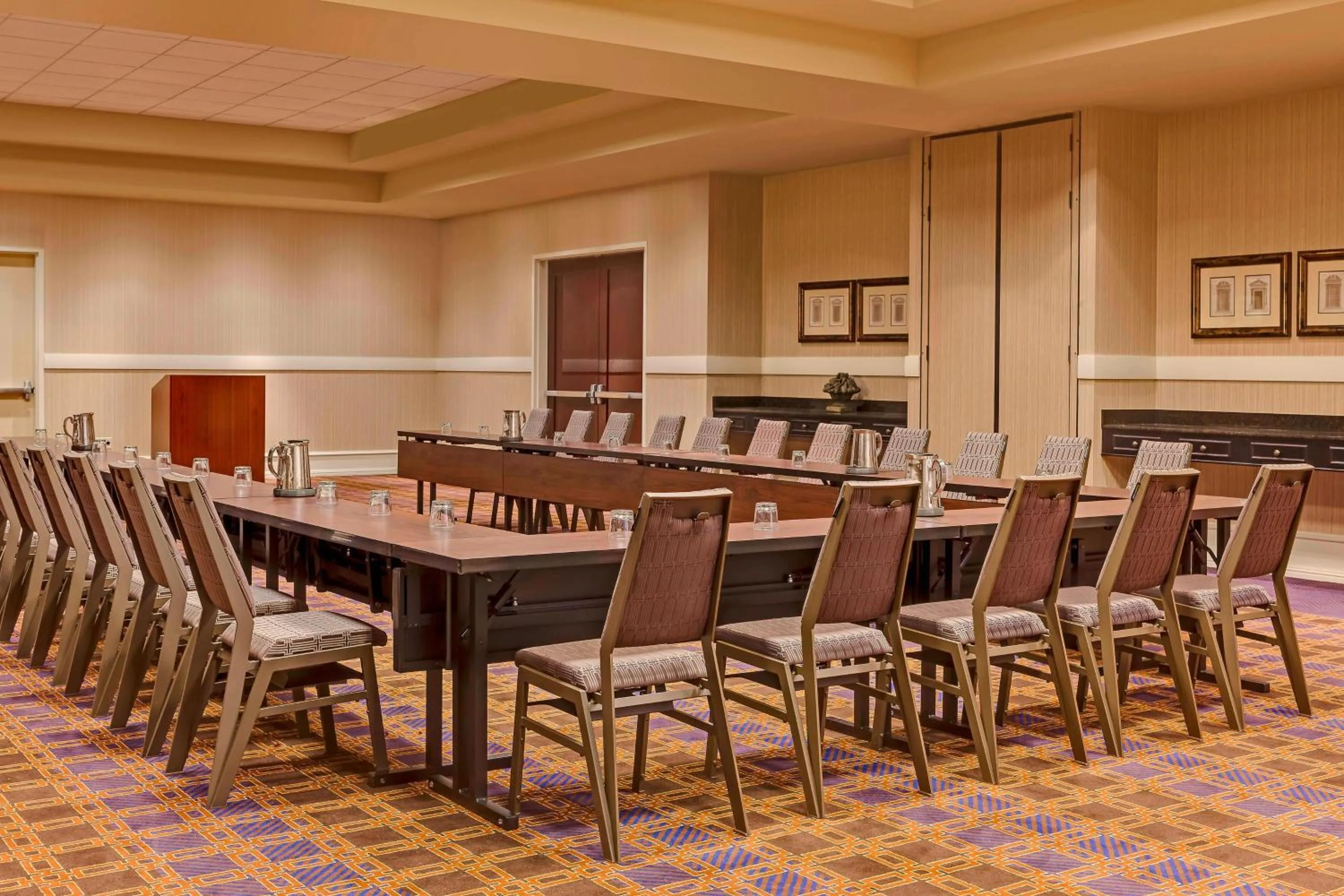 Meeting/conference room in Sheraton Overland Park Hotel at the Convention Center