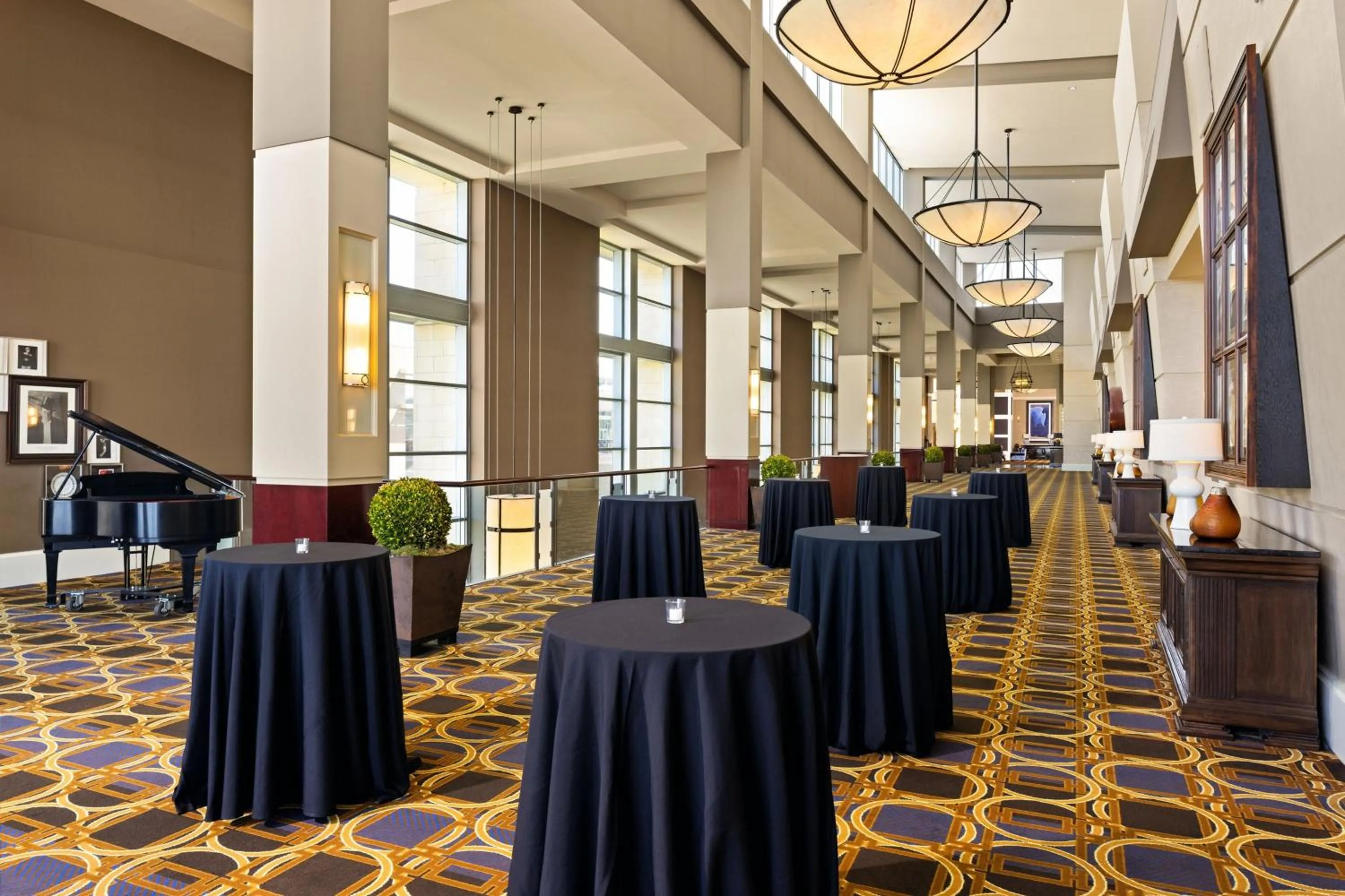 Meeting/conference room in Sheraton Overland Park Hotel at the Convention Center