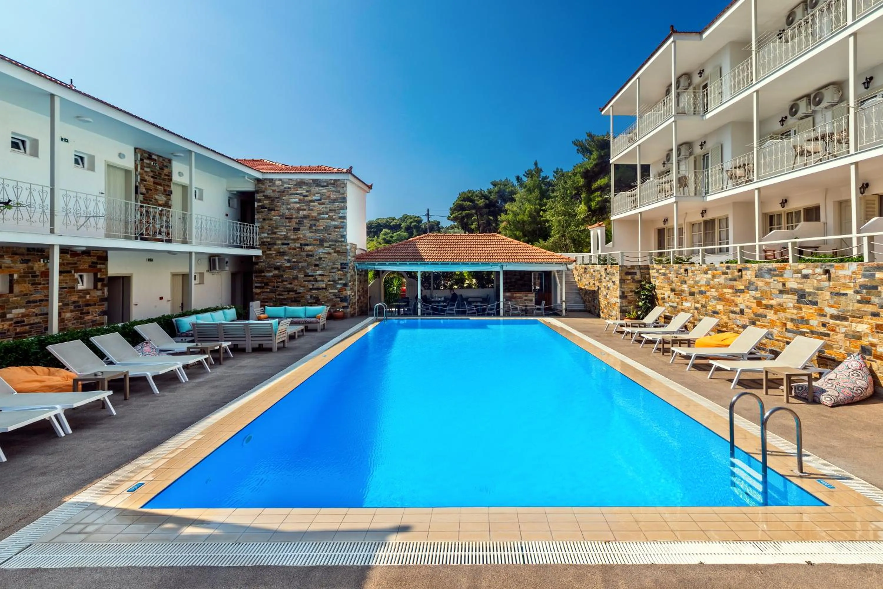 Swimming pool in Hotel Nereides