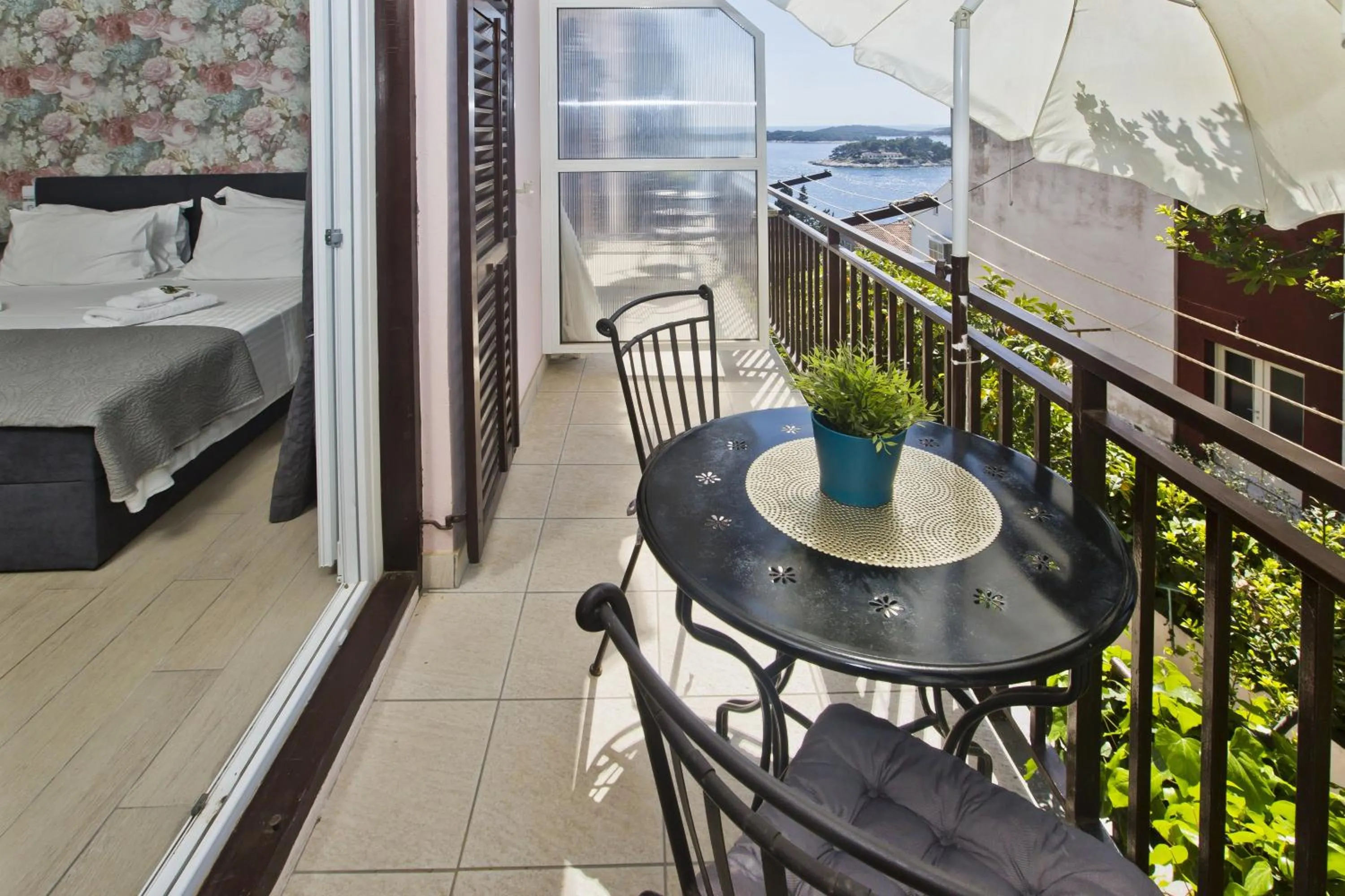 Balcony/Terrace, Bed in Villa Milton Hvar