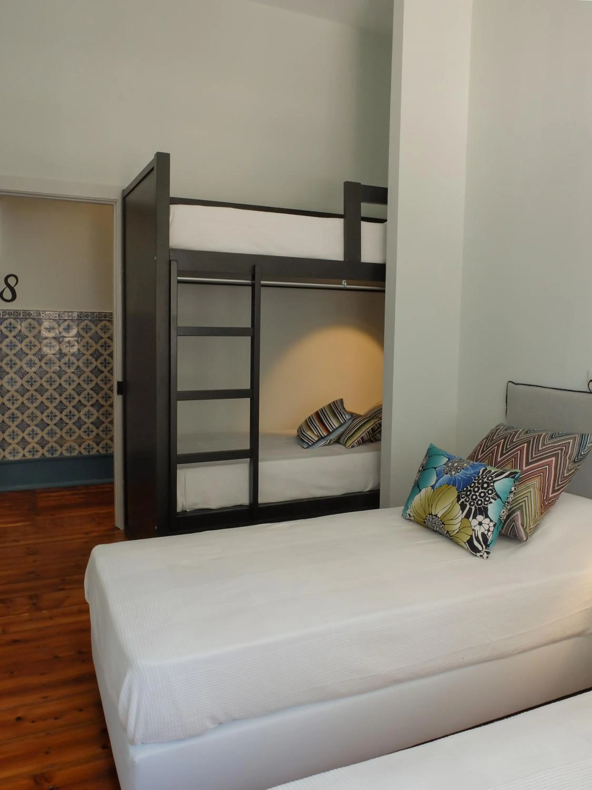 Quadruple Room with Shared Bathroom in Back to Lisbon Hostel