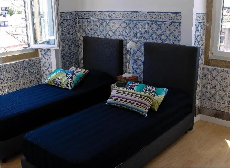 Superior Twin Room with City View and Private Bathroom in Back to Lisbon Hostel