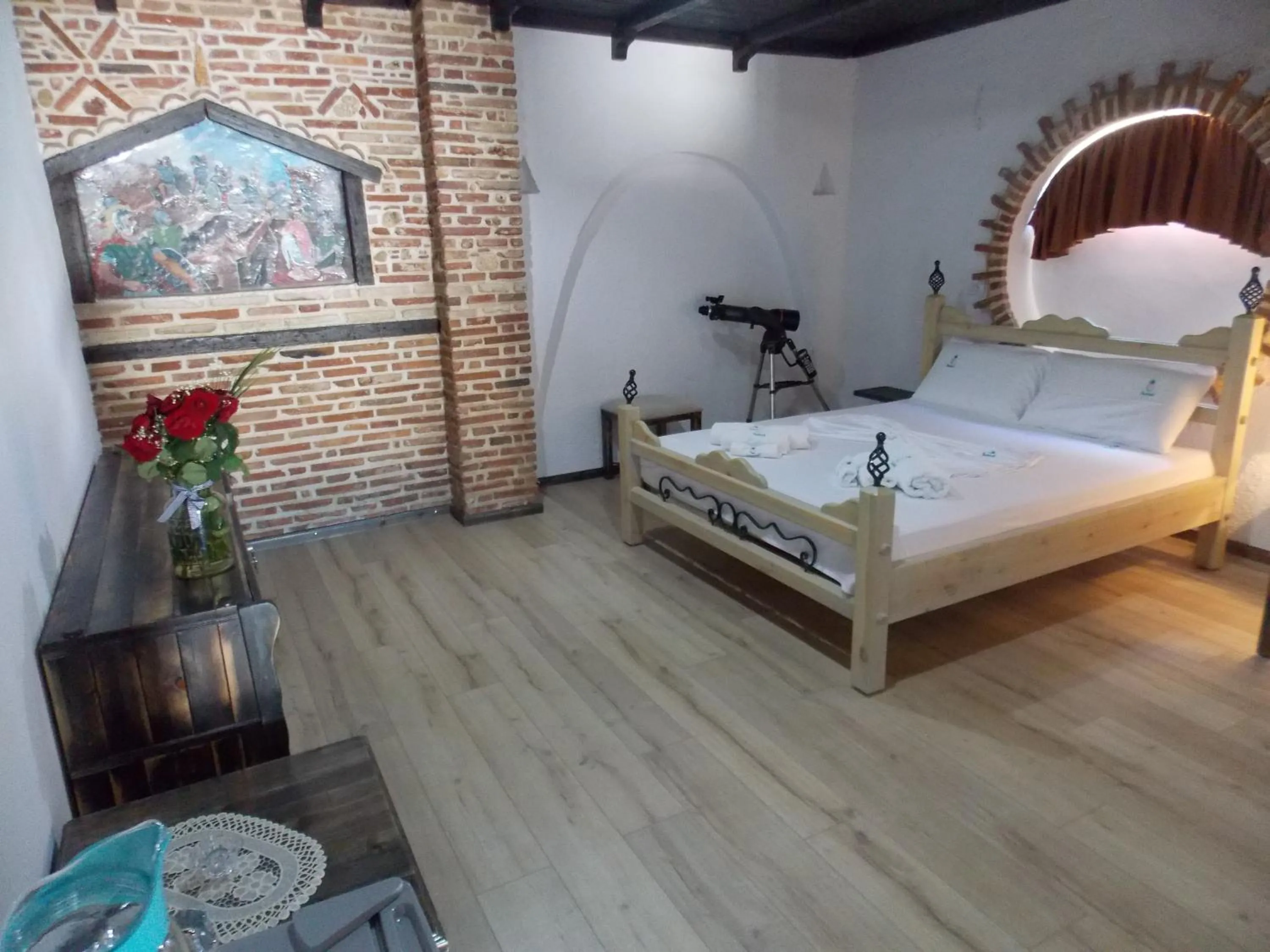 Bedroom, Bed in Sunset Suites