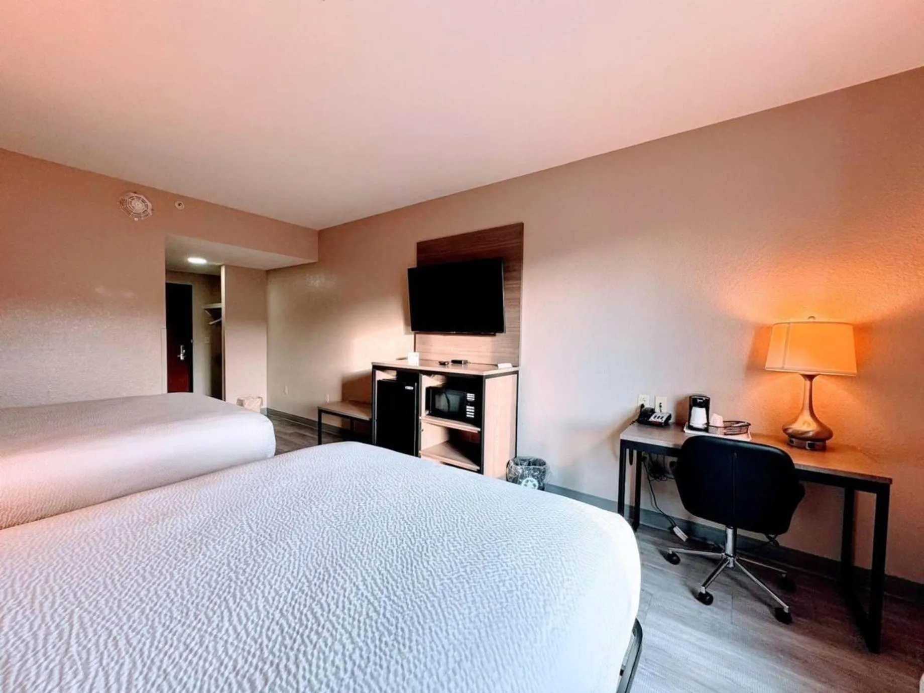 Bed in Super 8 by Wyndham Pennsville/Wilmington