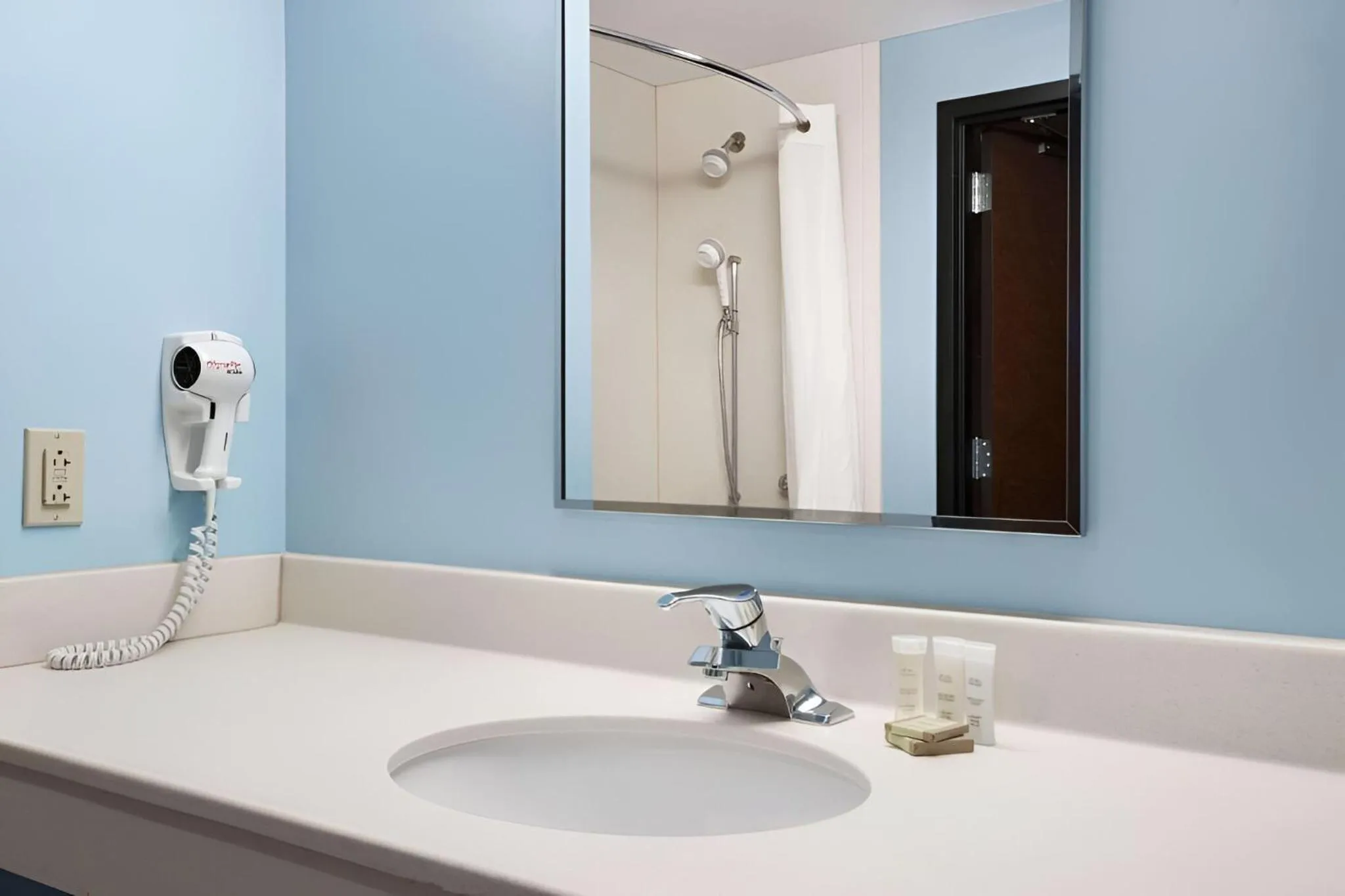 Bathroom in Super 8 by Wyndham Pennsville/Wilmington