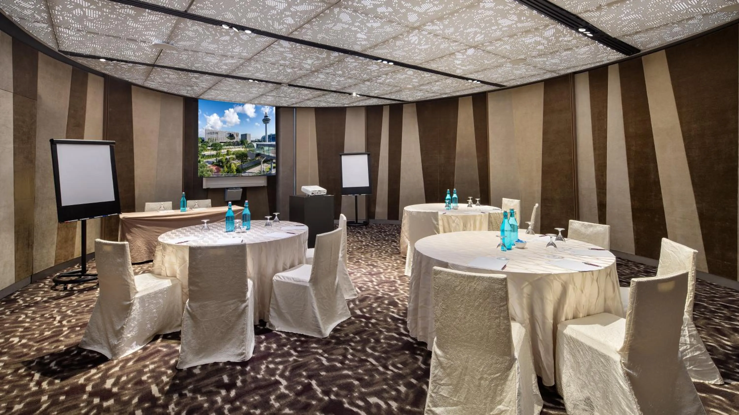 Meeting/conference room in Crowne Plaza Changi Airport by IHG