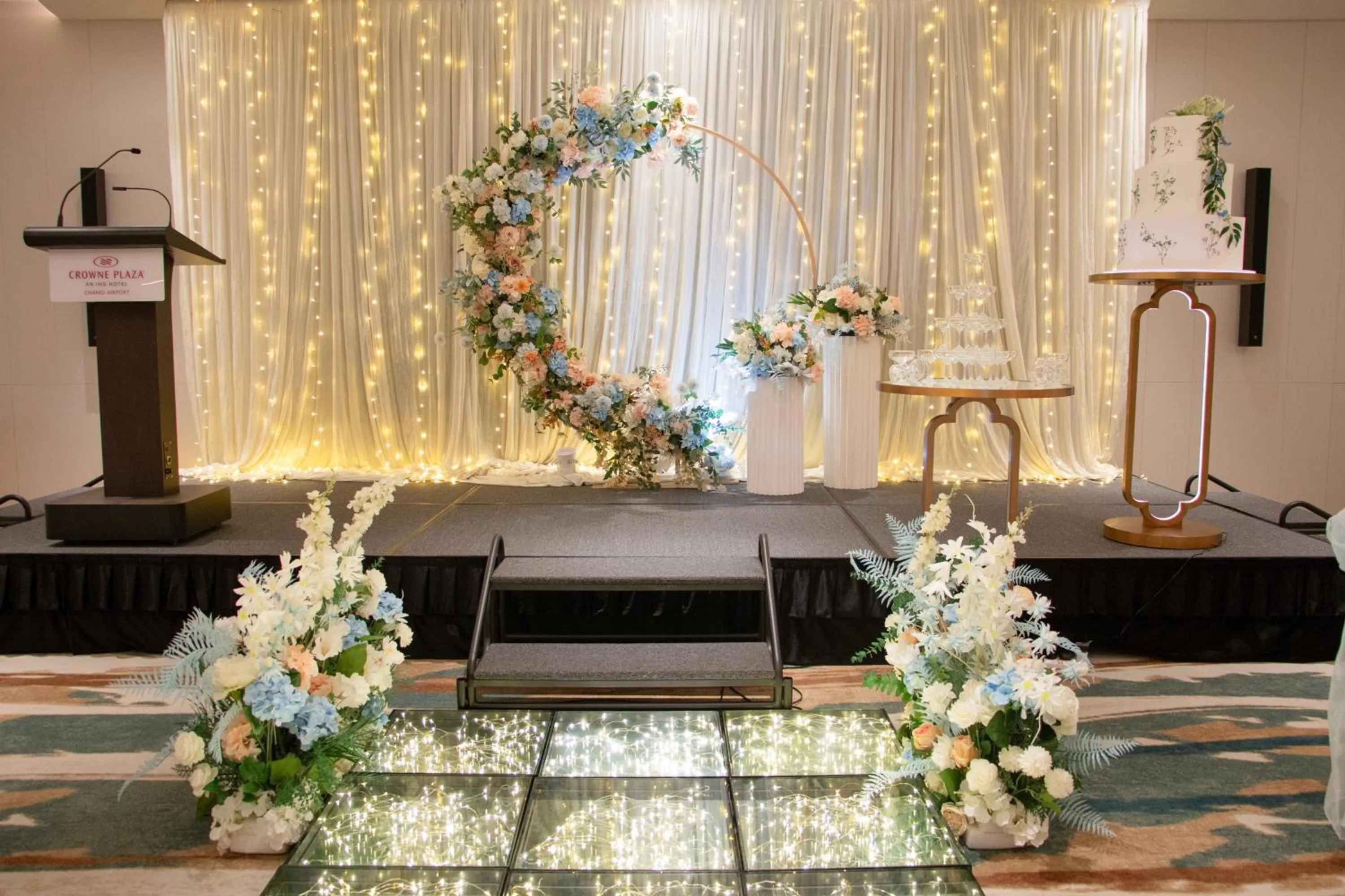 wedding in Crowne Plaza Changi Airport by IHG