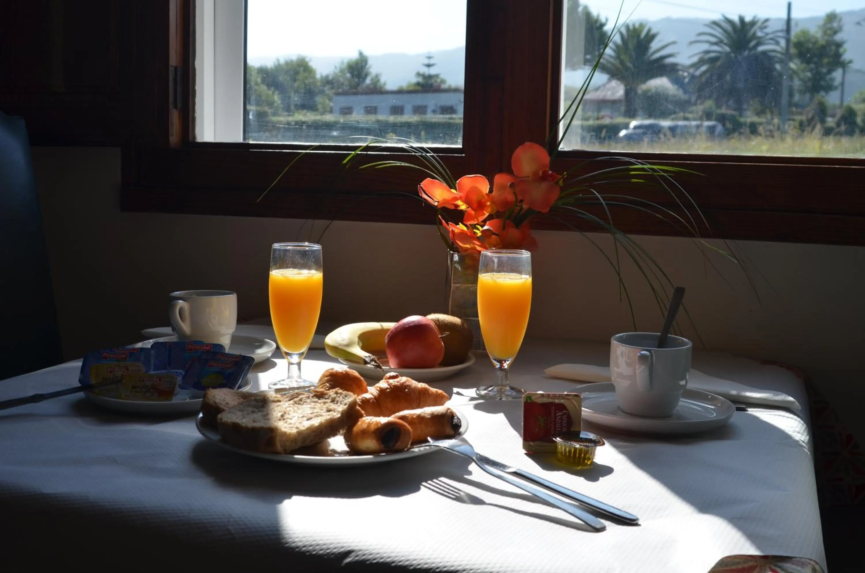 Buffet breakfast in Hotel Playa de las Catedrales