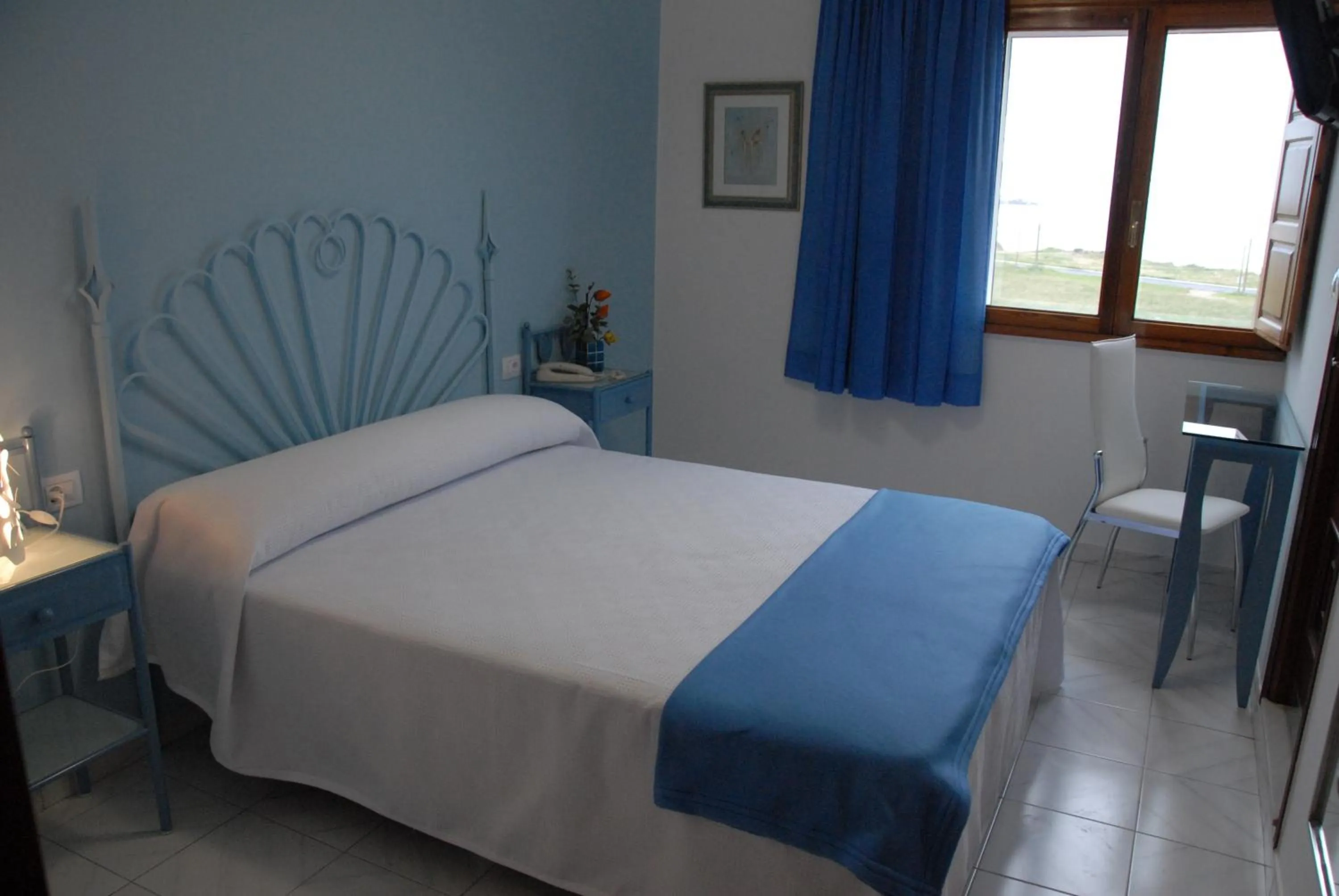 Property building, Bed in Hotel Playa de las Catedrales