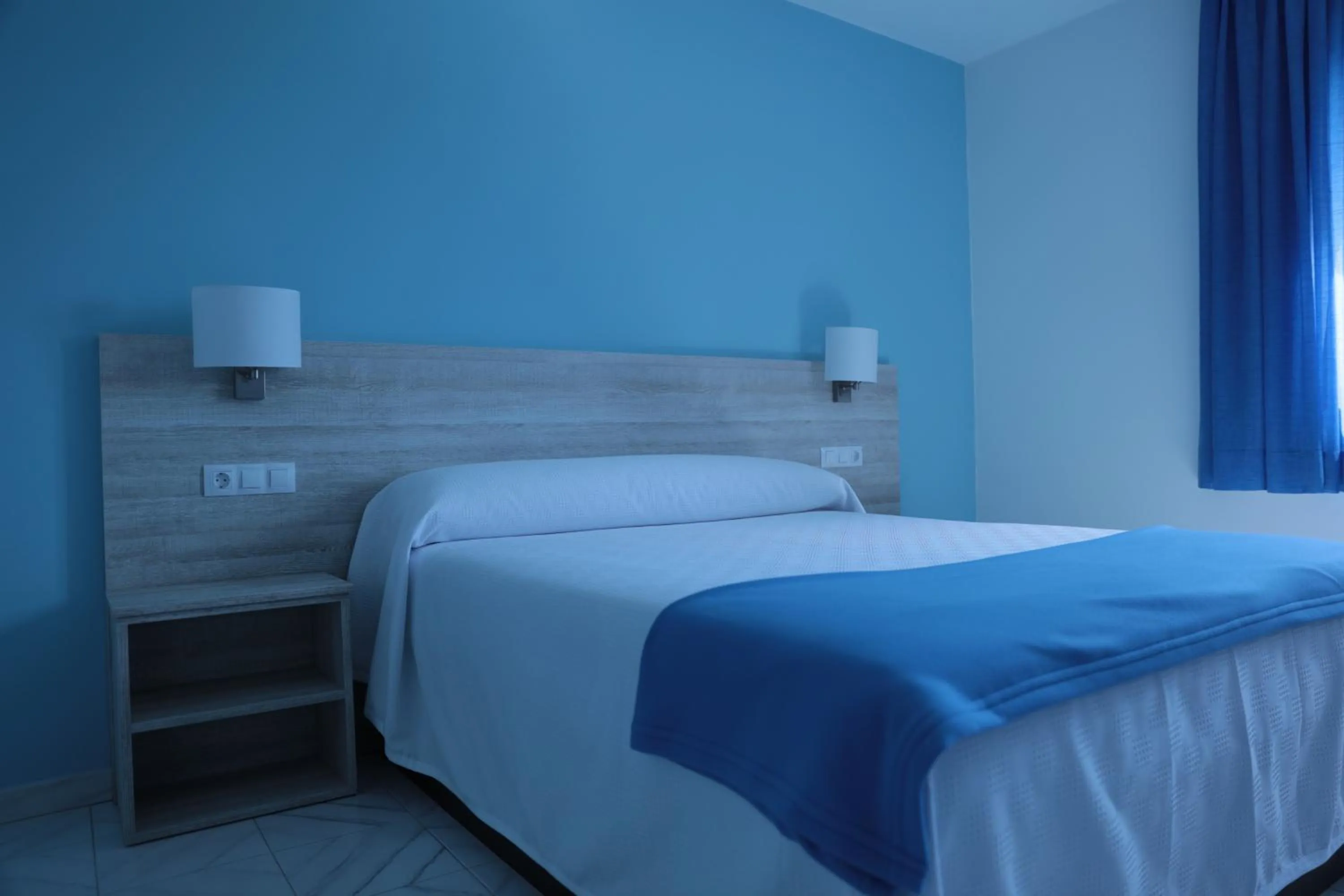Bedroom, Bed in Hotel Playa de las Catedrales