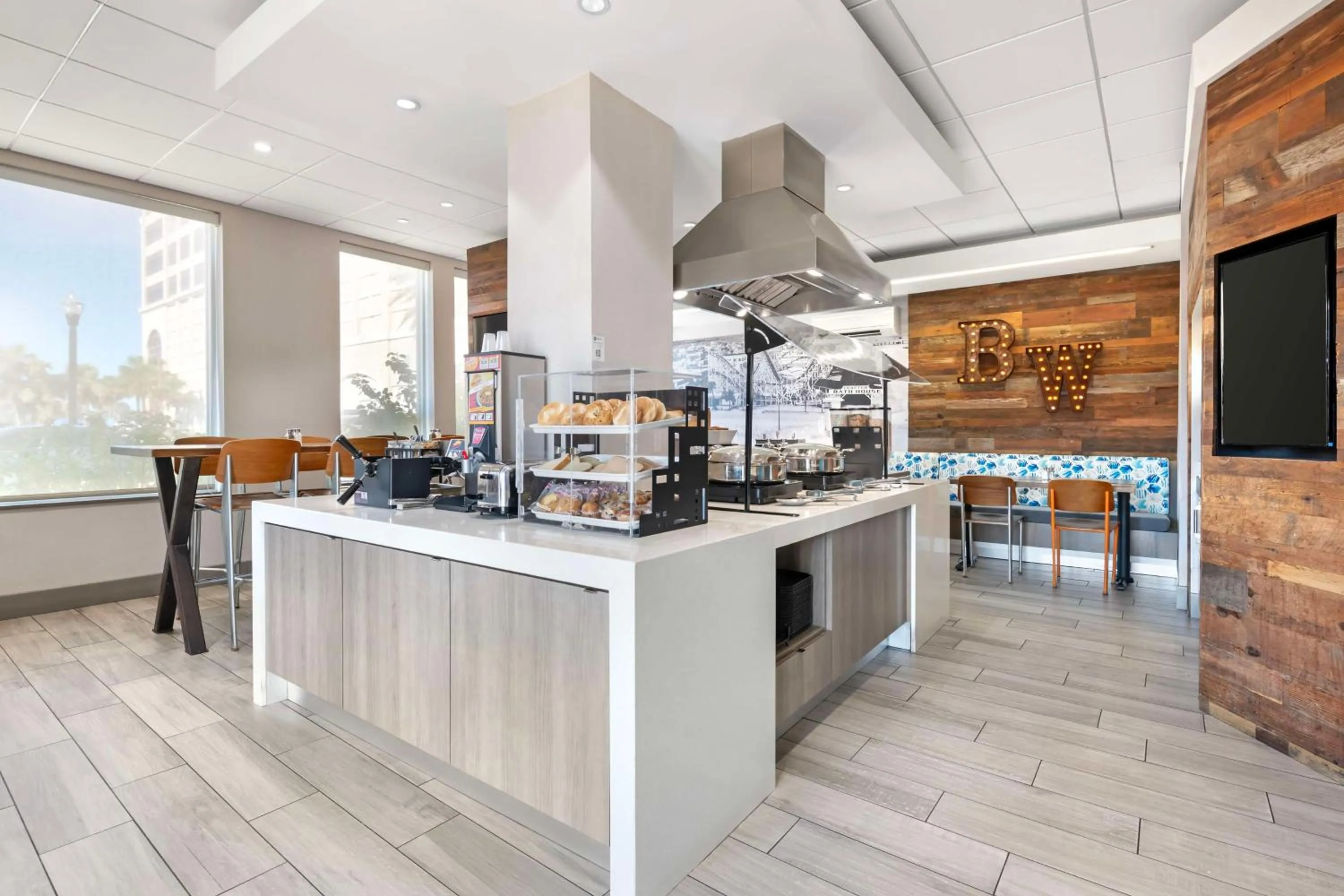 Breakfast in Best Western Oceanfront