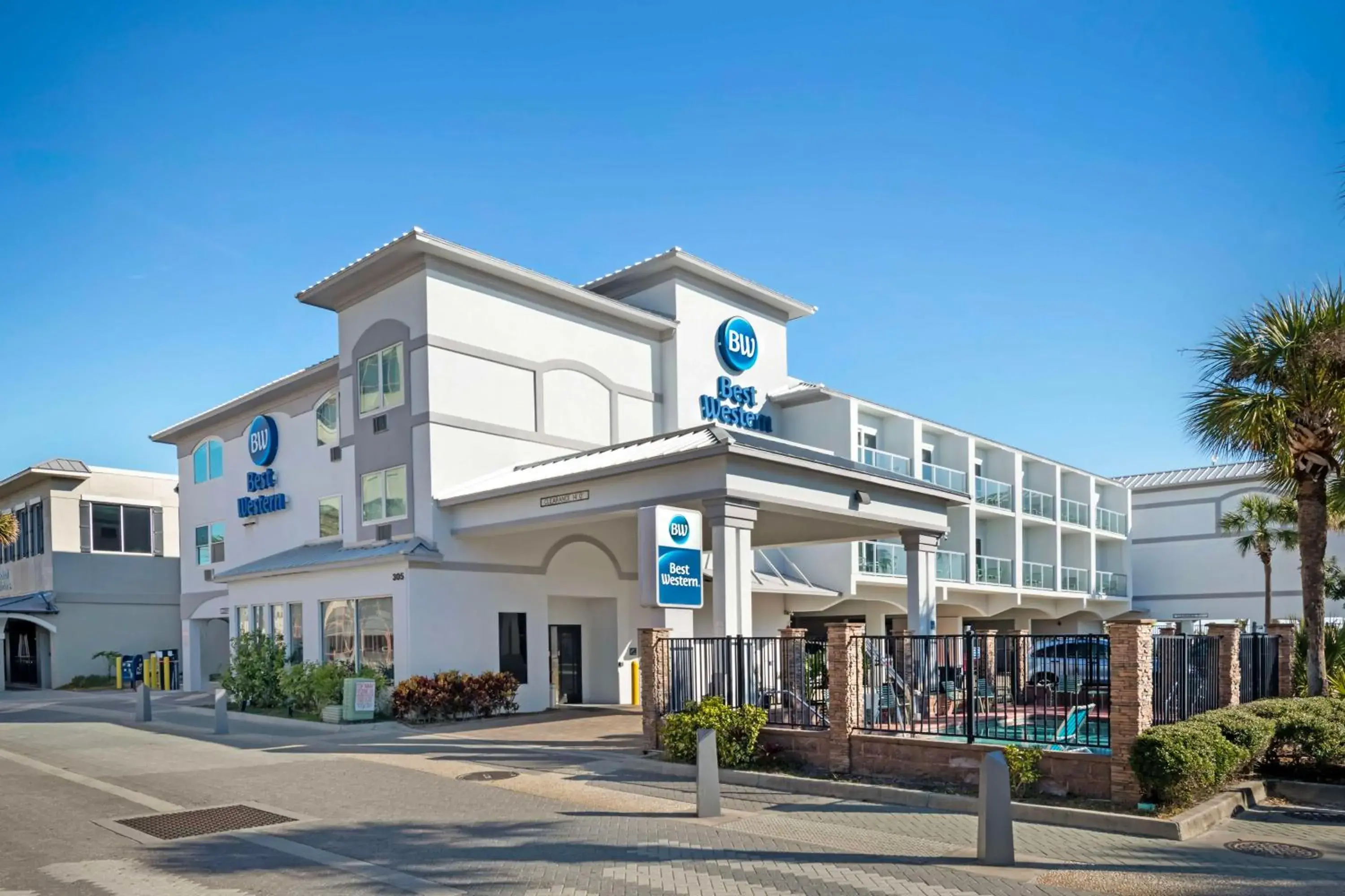 Property building in Best Western Oceanfront Property building in Best Western Oceanfront