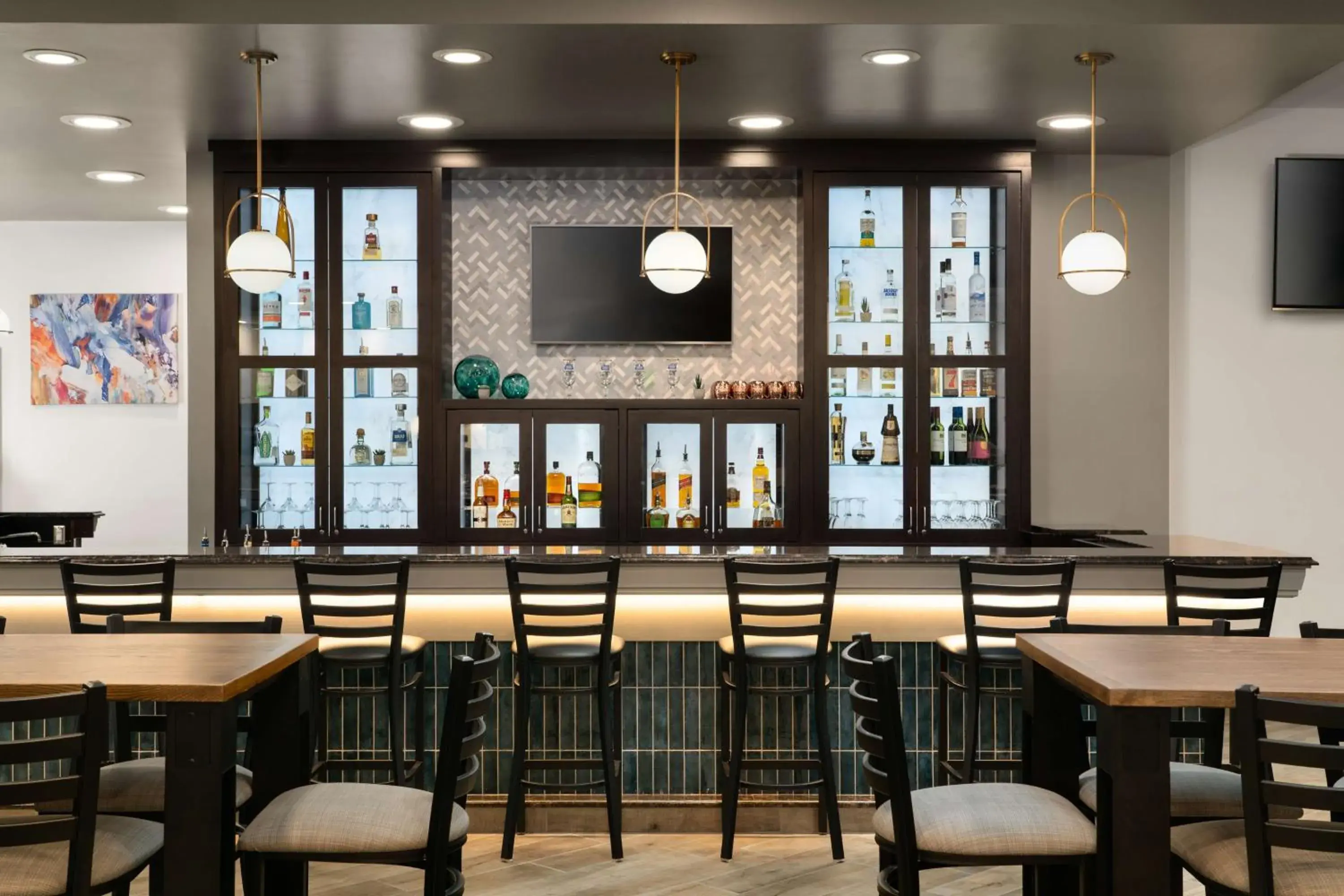 Lounge or bar in DoubleTree Resort by Hilton Lancaster Lounge or bar in DoubleTree Resort by Hilton Lancaster