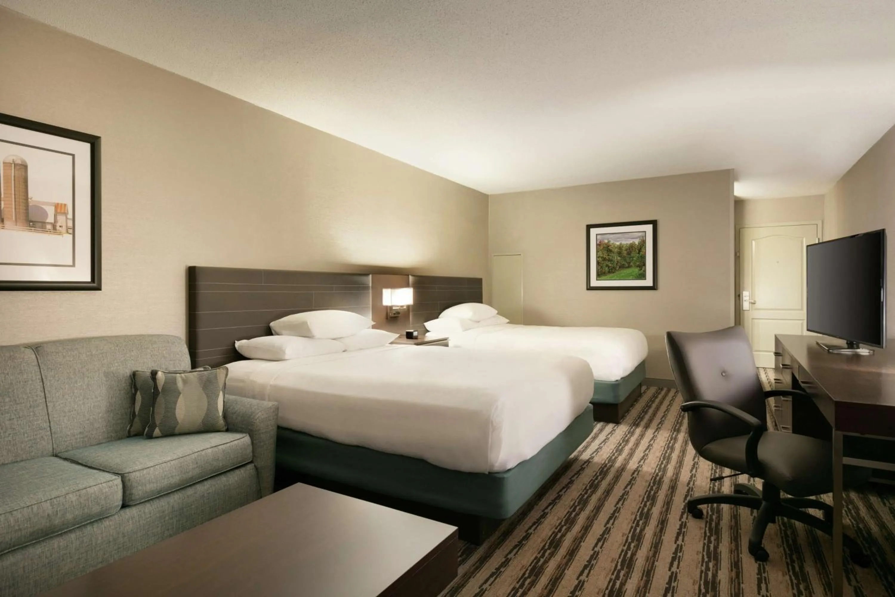 Bedroom, Bed in DoubleTree Resort by Hilton Lancaster
