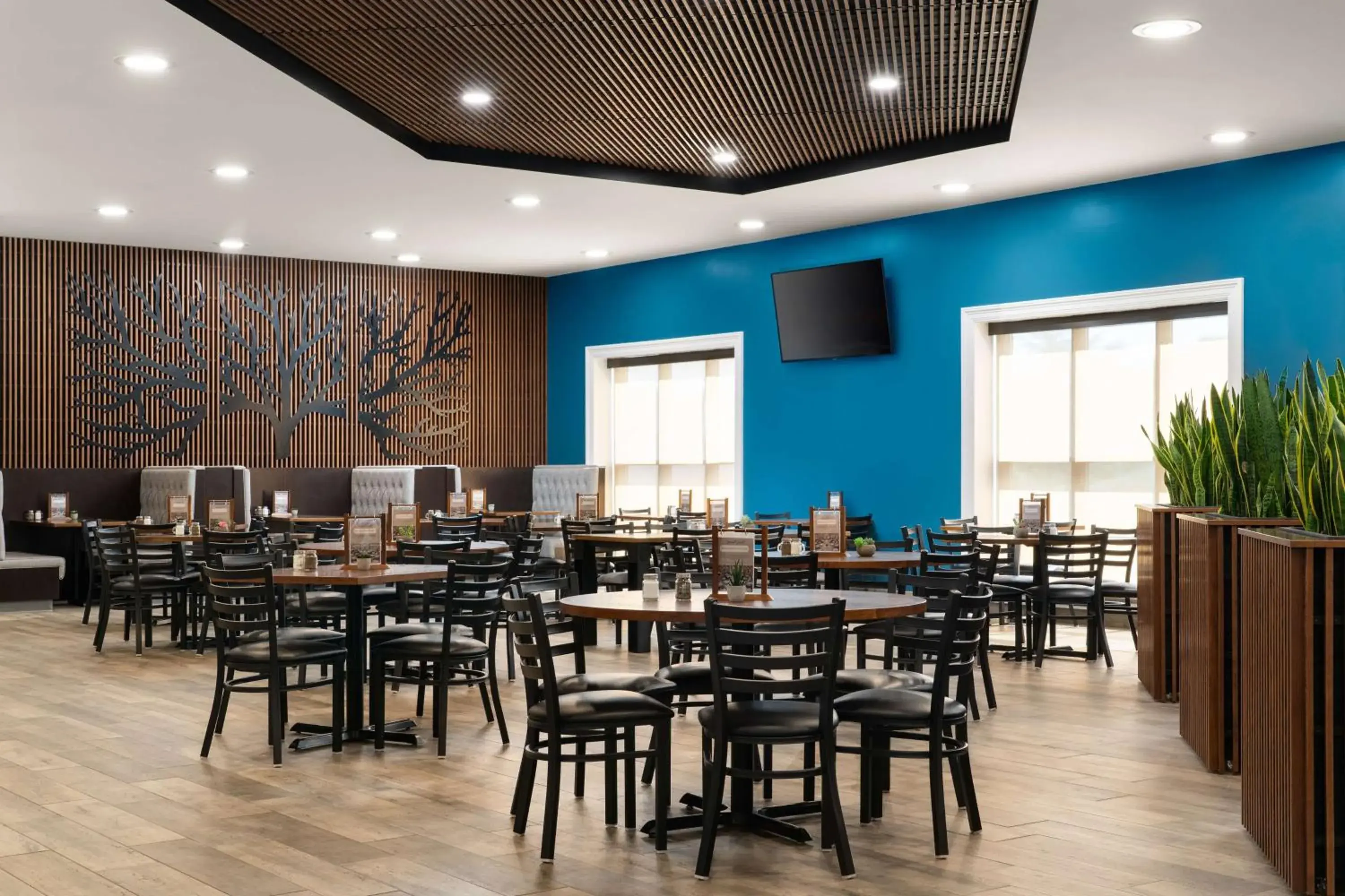 Lounge or bar in DoubleTree Resort by Hilton Lancaster Lounge or bar in DoubleTree Resort by Hilton Lancaster