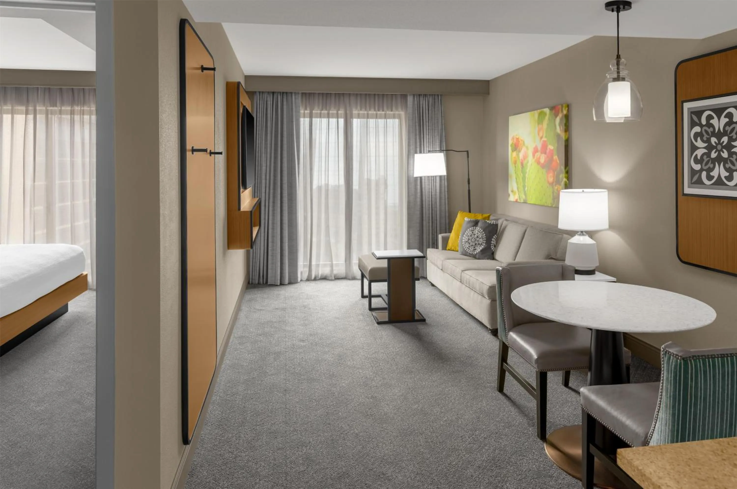 Living room, Bed in Embassy Suites San Antonio Riverwalk-Downtown