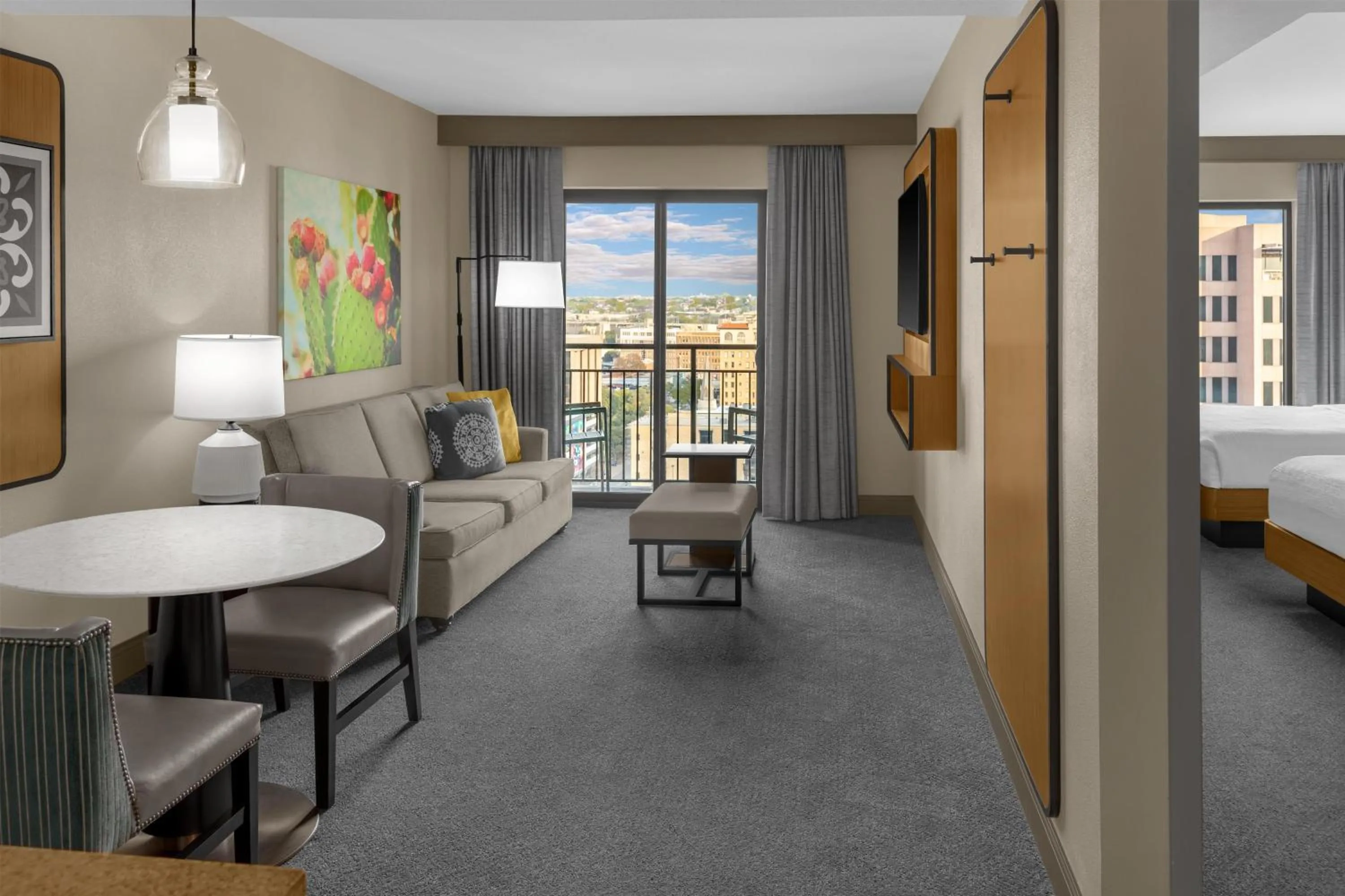 Living room, Bed in Embassy Suites San Antonio Riverwalk-Downtown