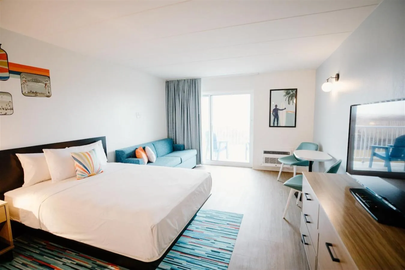 TV and multimedia, Bed in SeaLoft Oceanfront Hotel