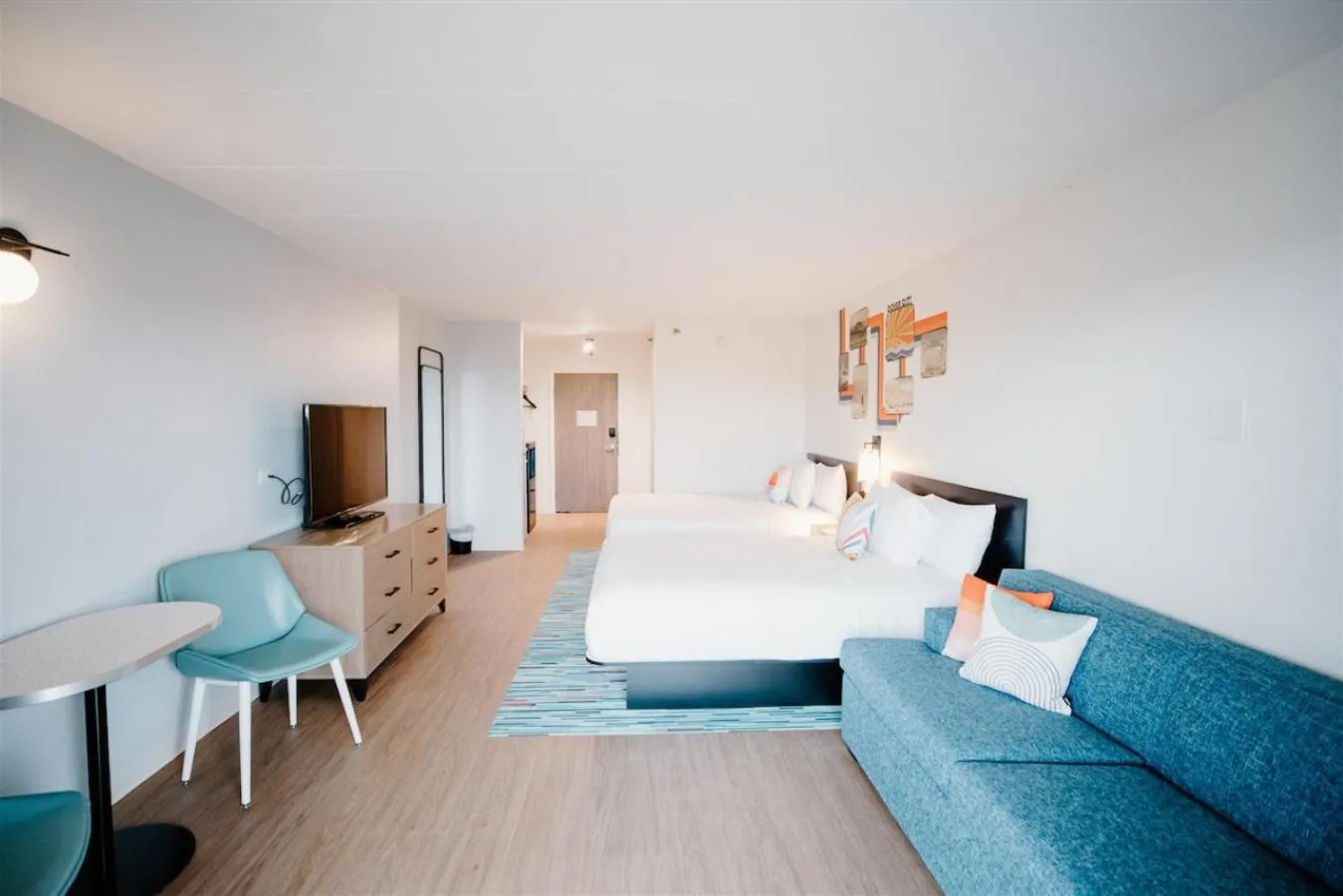 Living room, Bed in SeaLoft Oceanfront Hotel